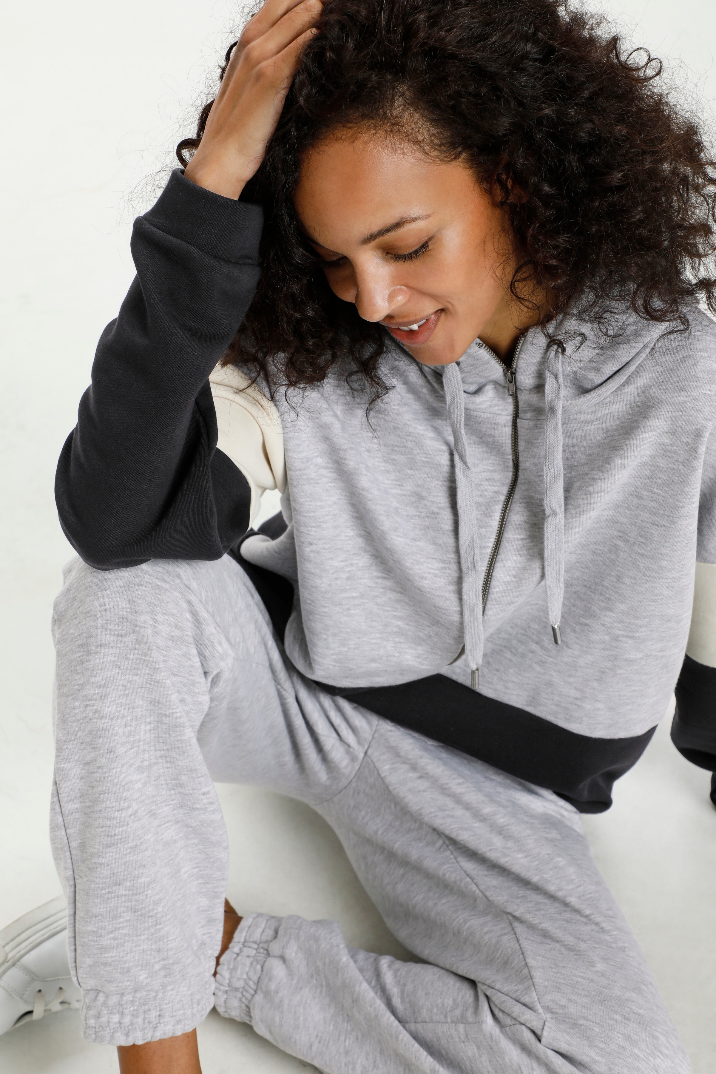 KAlitty Sweatshirt LOOKBOOK DETAIL 10551819-101800
