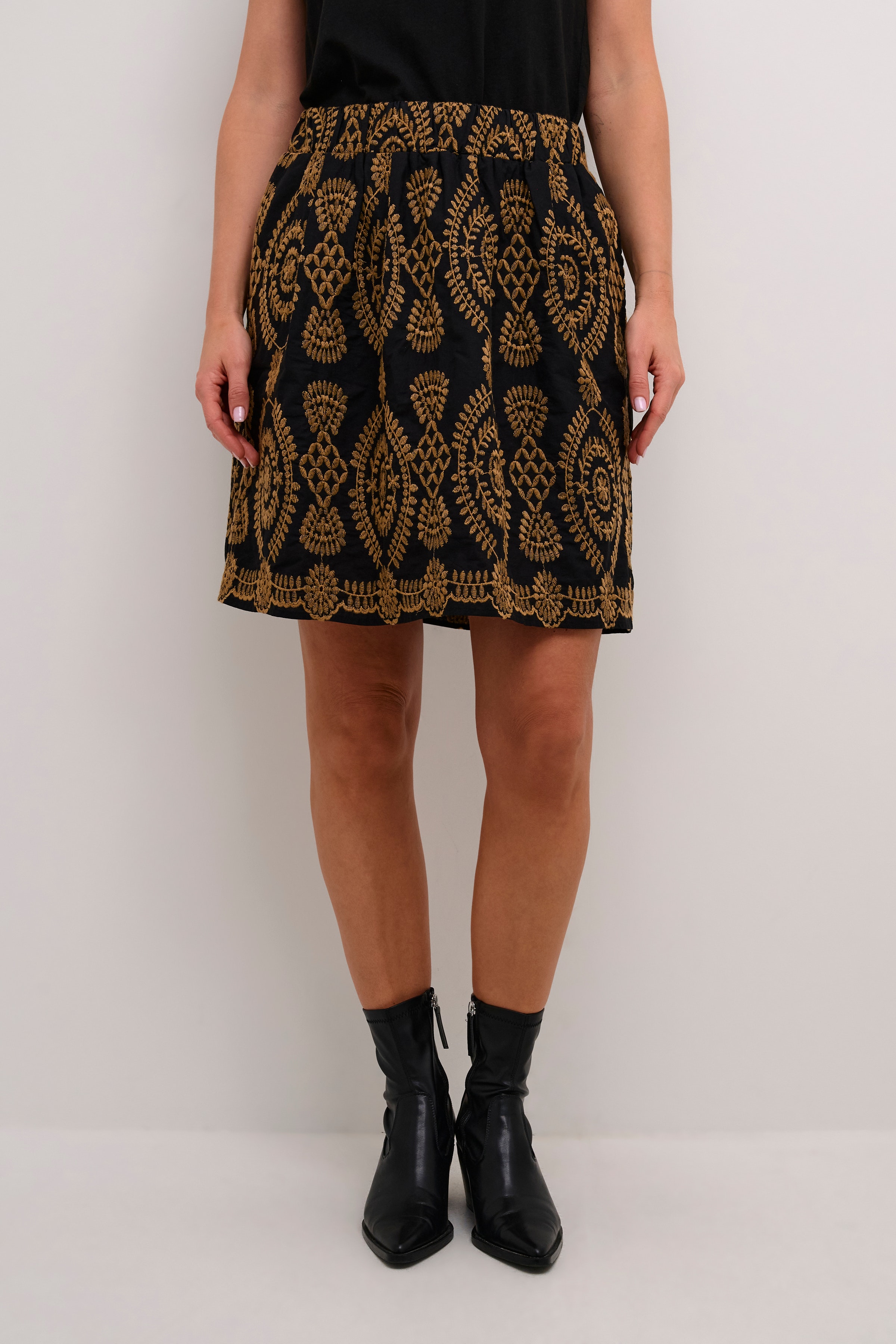 CUtia Skjørt LOOKBOOK FRONT 50111355-500012