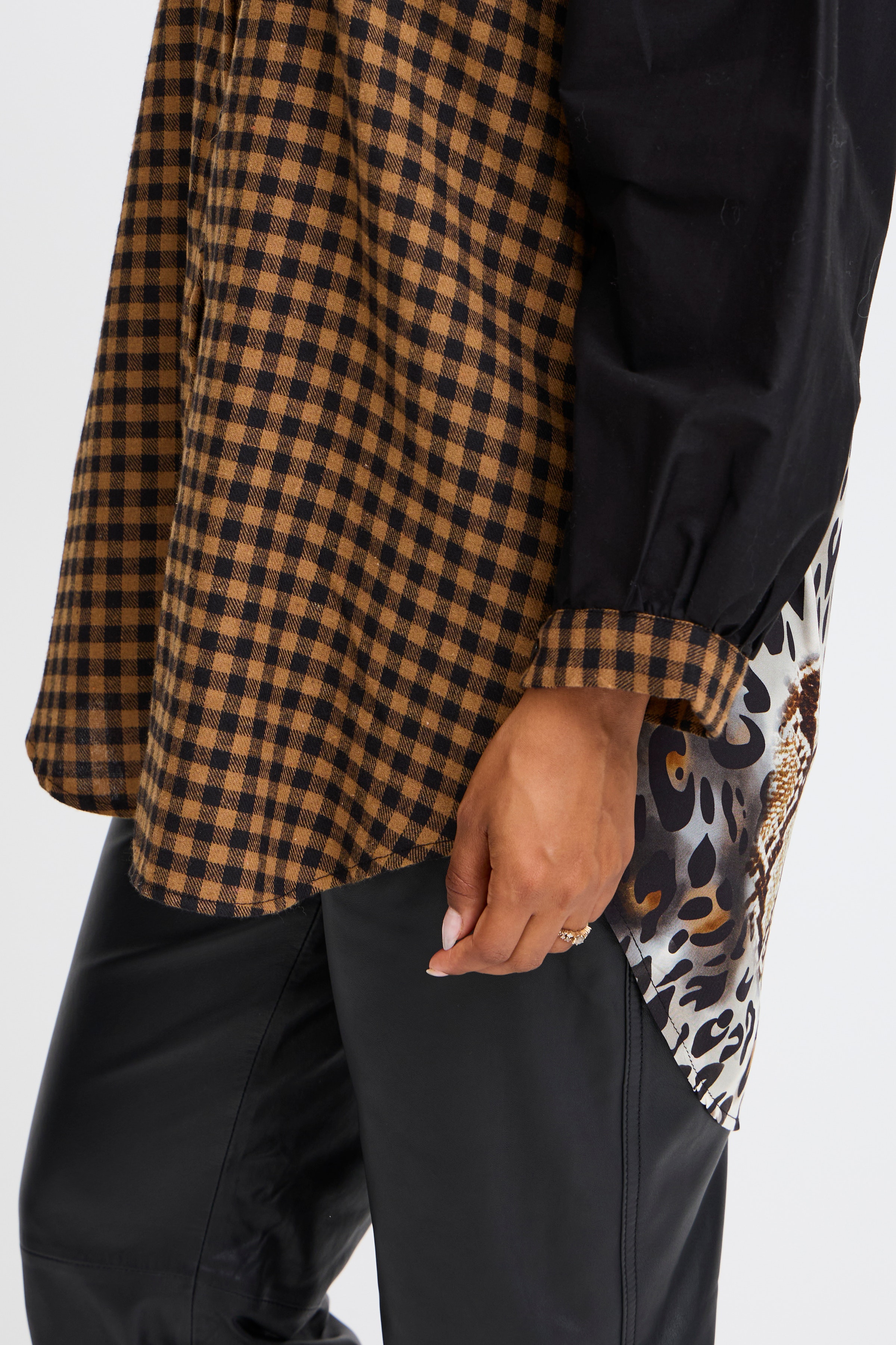 SBINK Skjorte LOOKBOOK DETAIL 22100747-190303