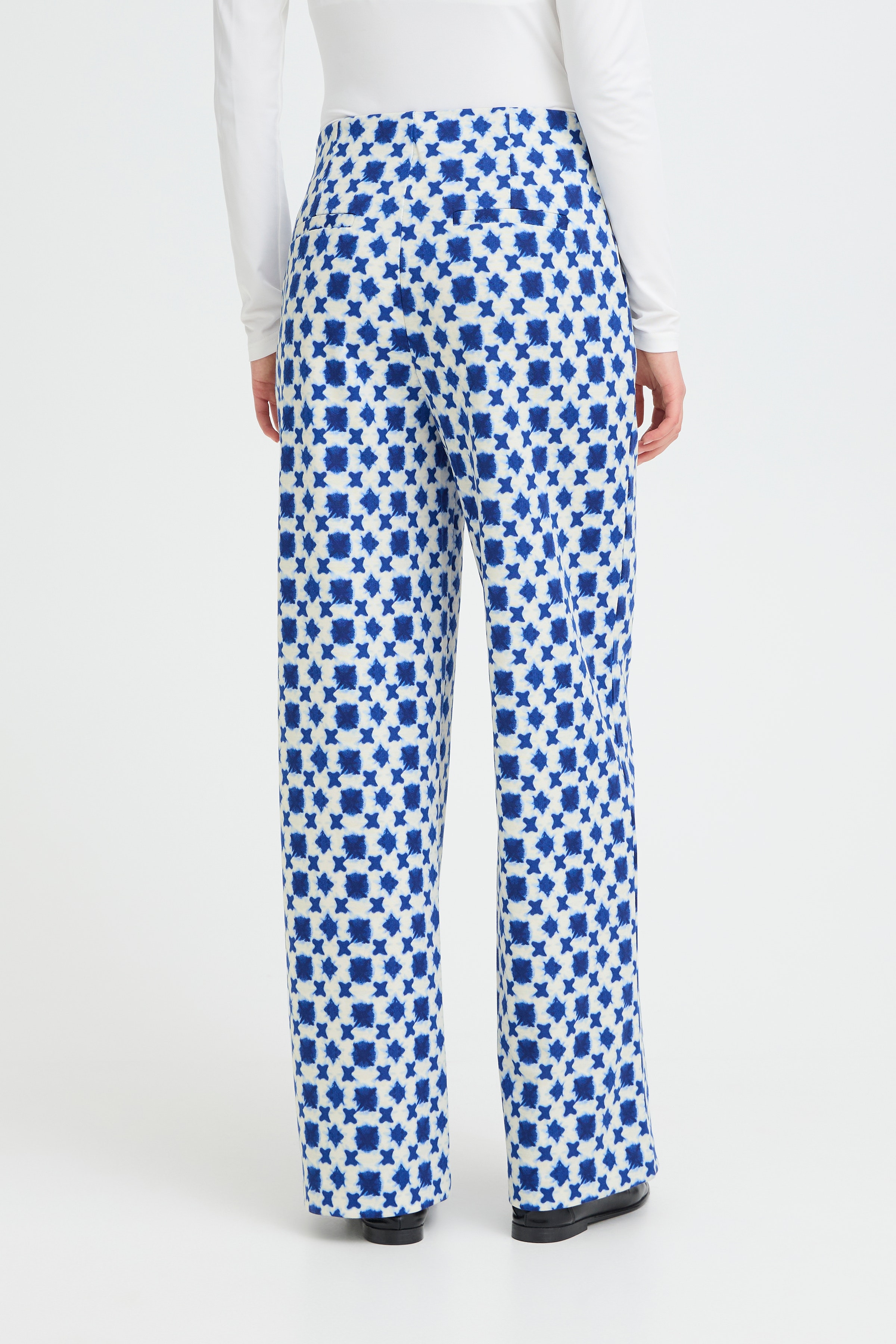 IHKATE Hose LOOKBOOK BACK 20125222-900004434