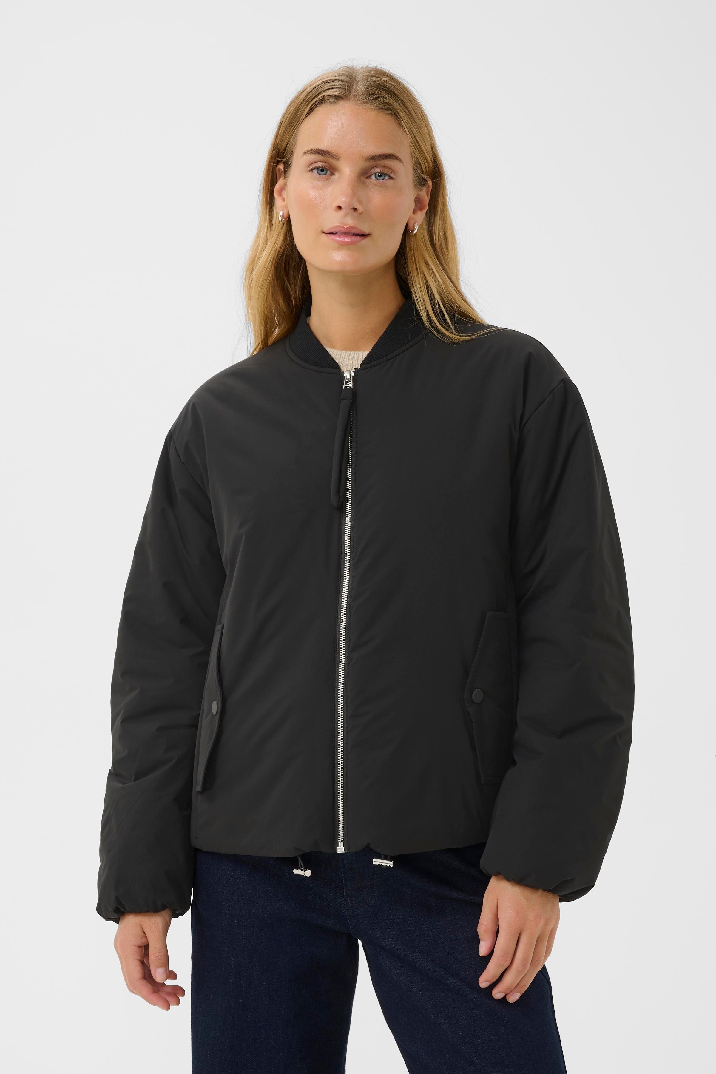 SariPW Ytterplagg LOOKBOOK FRONT 30309734-194008