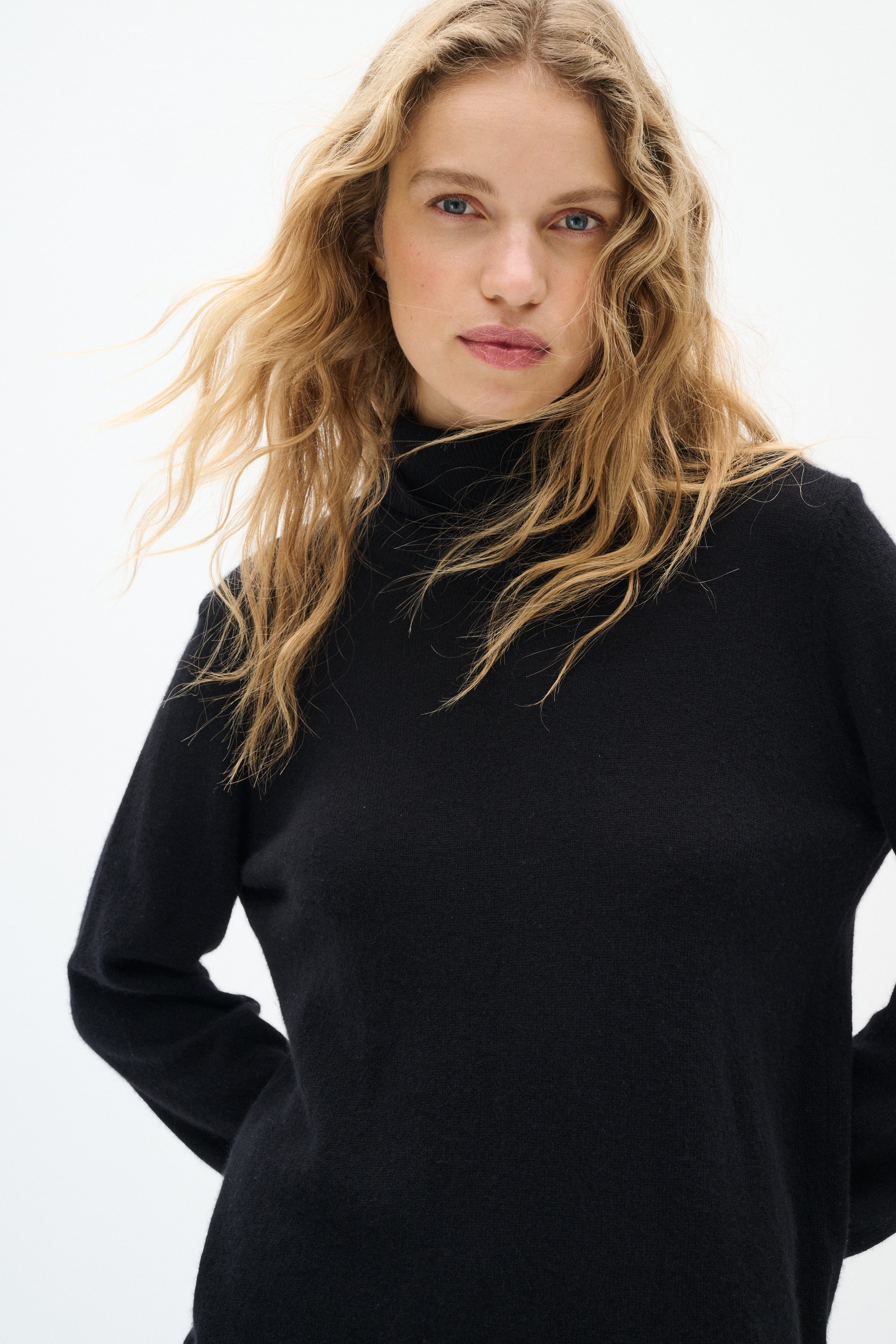 LukkaIW Rollneck Kaschmir Pullover LOOKBOOK FRONT 30108211-194008