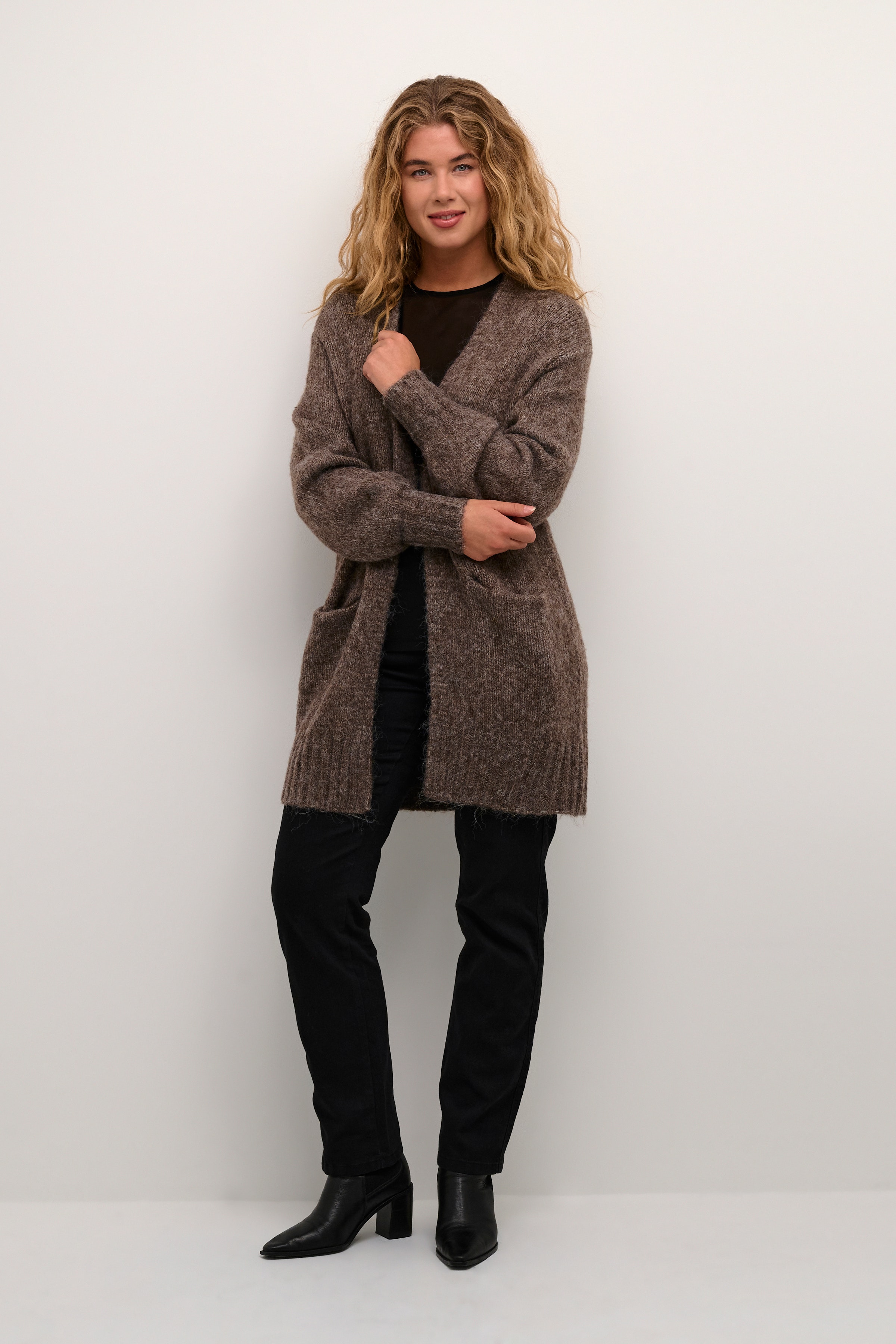KAalioma Cardigan LOOKBOOK FRONT 10505567-1910161