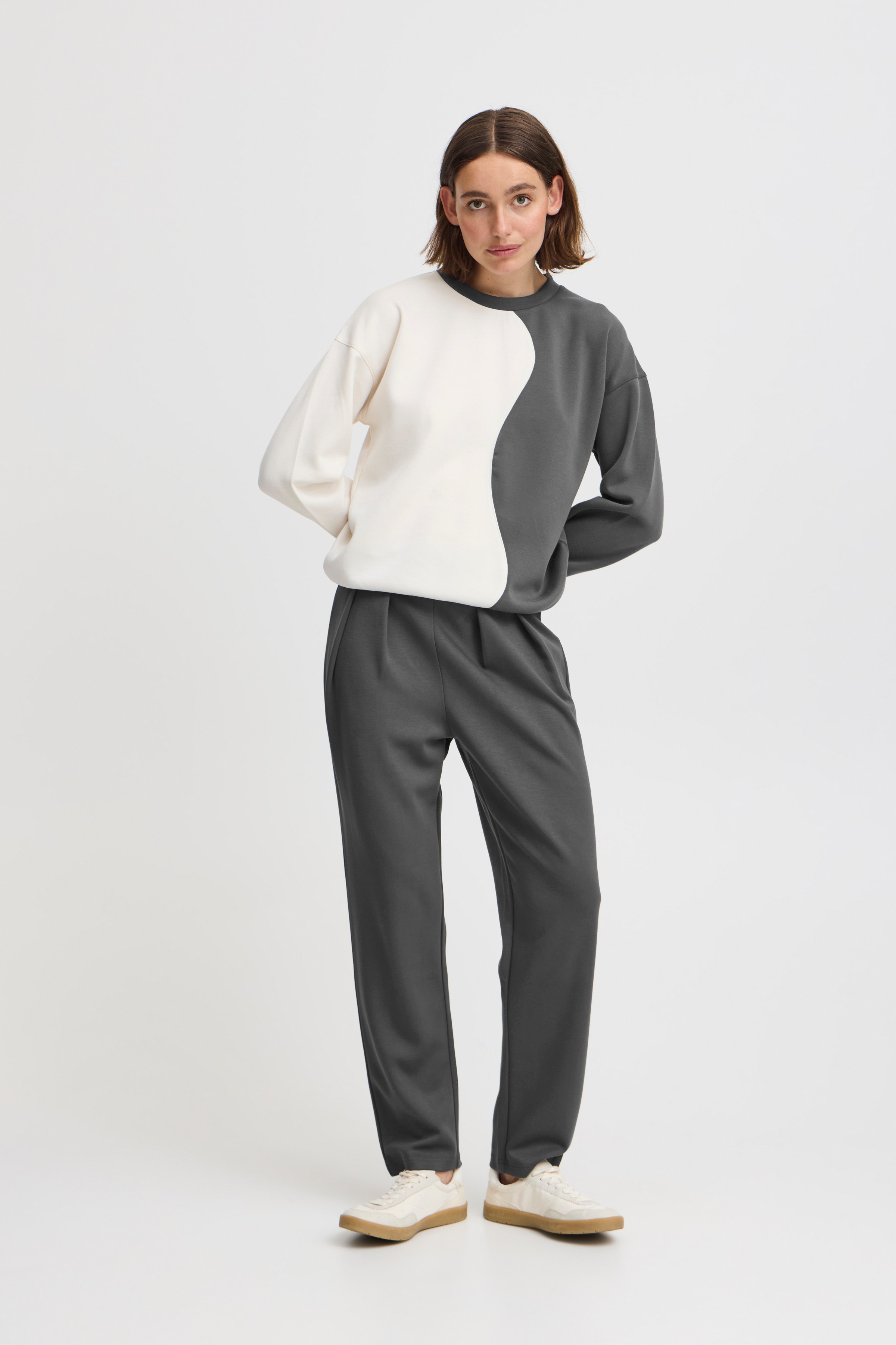 BYTULLAS Hose LOOKBOOK FRONT 20815325-190201