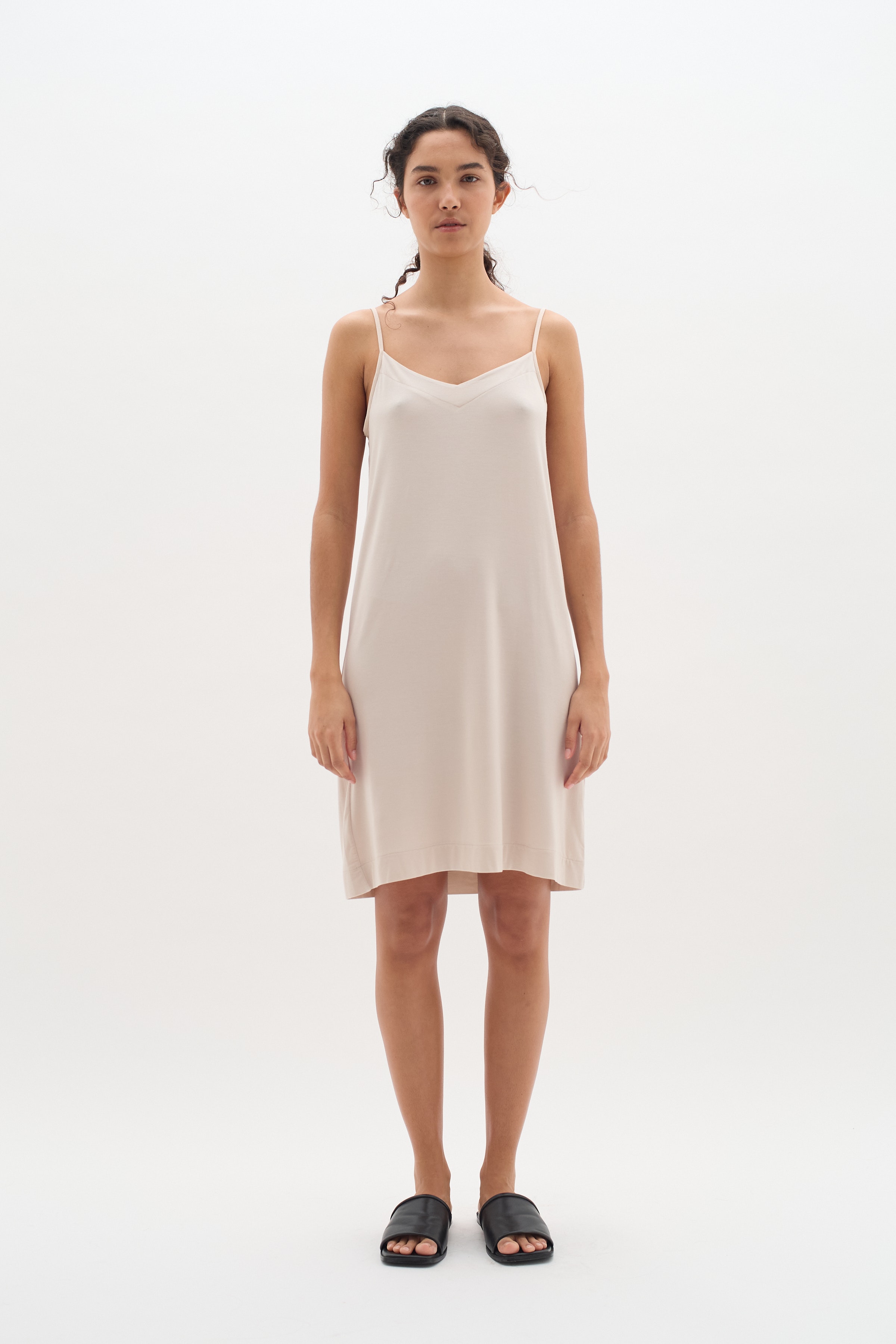 LilIW Base Slip Dress LOOKBOOK FRONT 30109347-130403