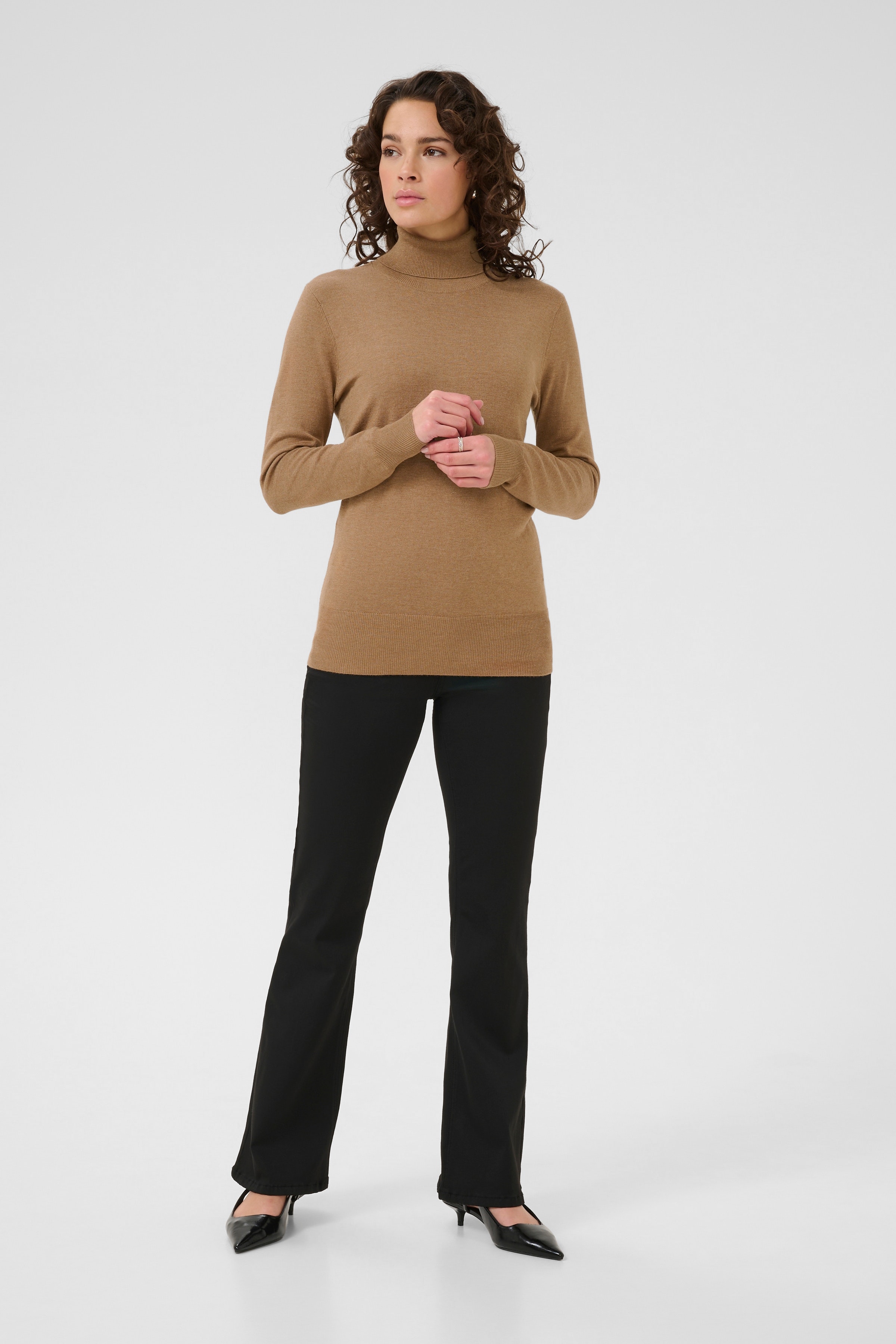 Astrid Pullover LOOKBOOK FRONT 500023-1810291