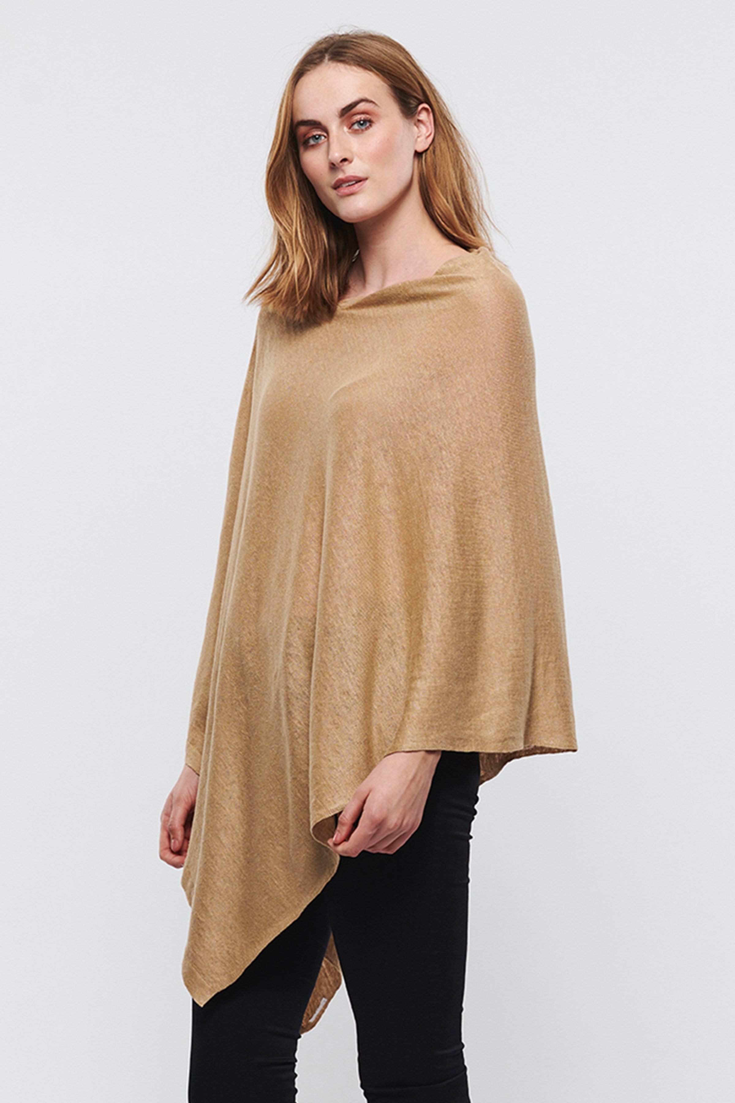 Poncho LOOKBOOK FRONT 30304367-33148