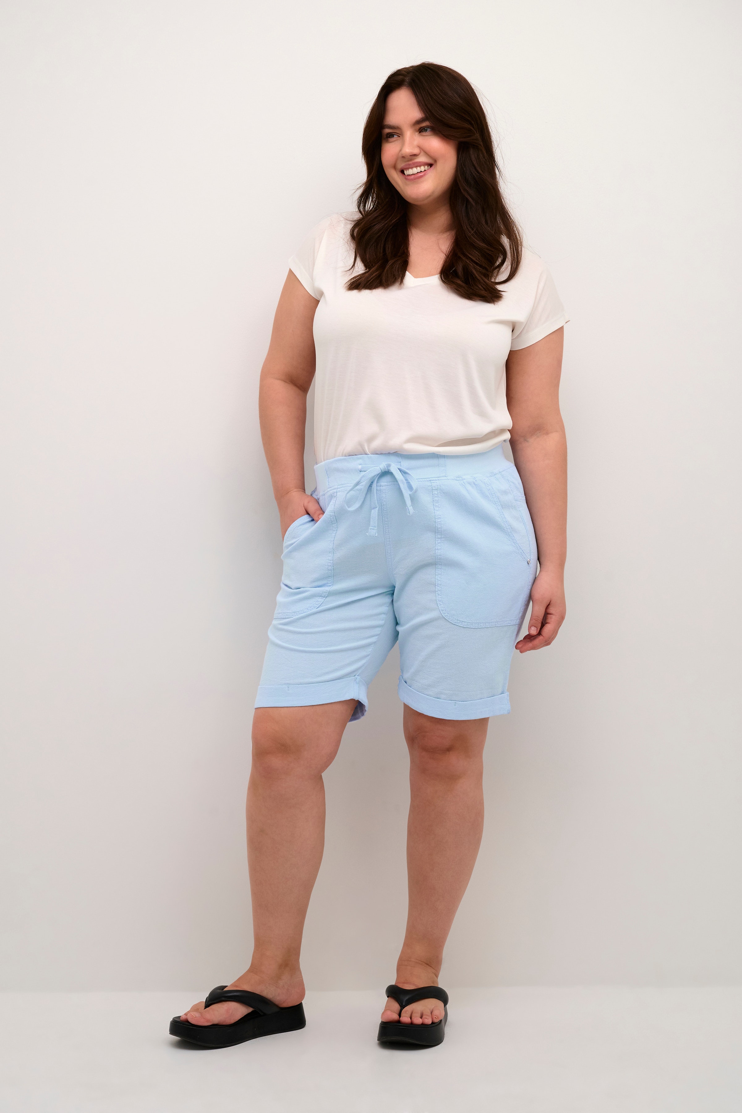 KCnana Shorts LOOKBOOK FRONT 10580270-154031