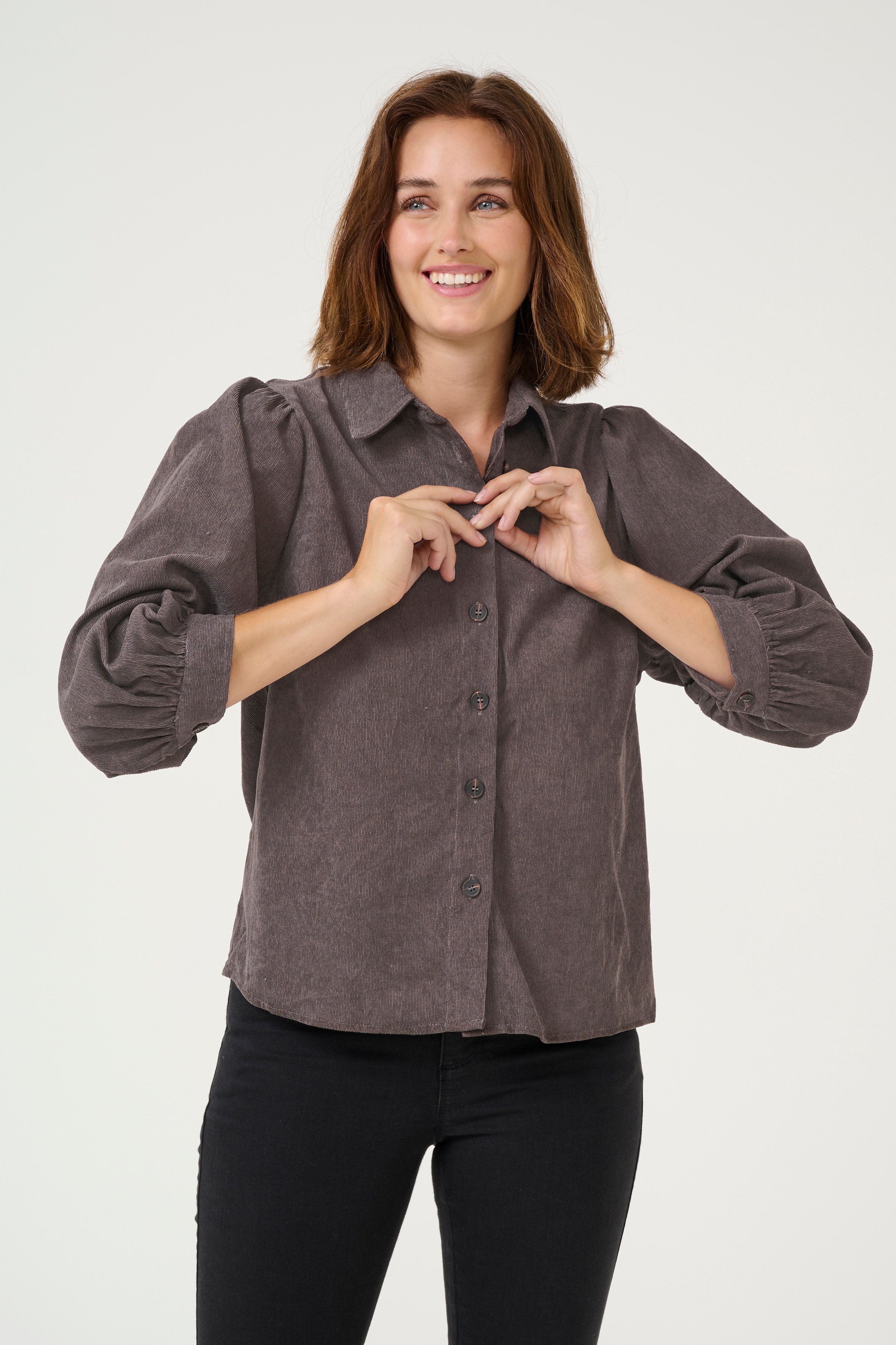 KAvera Skjorta LOOKBOOK FRONT 10508370-106615