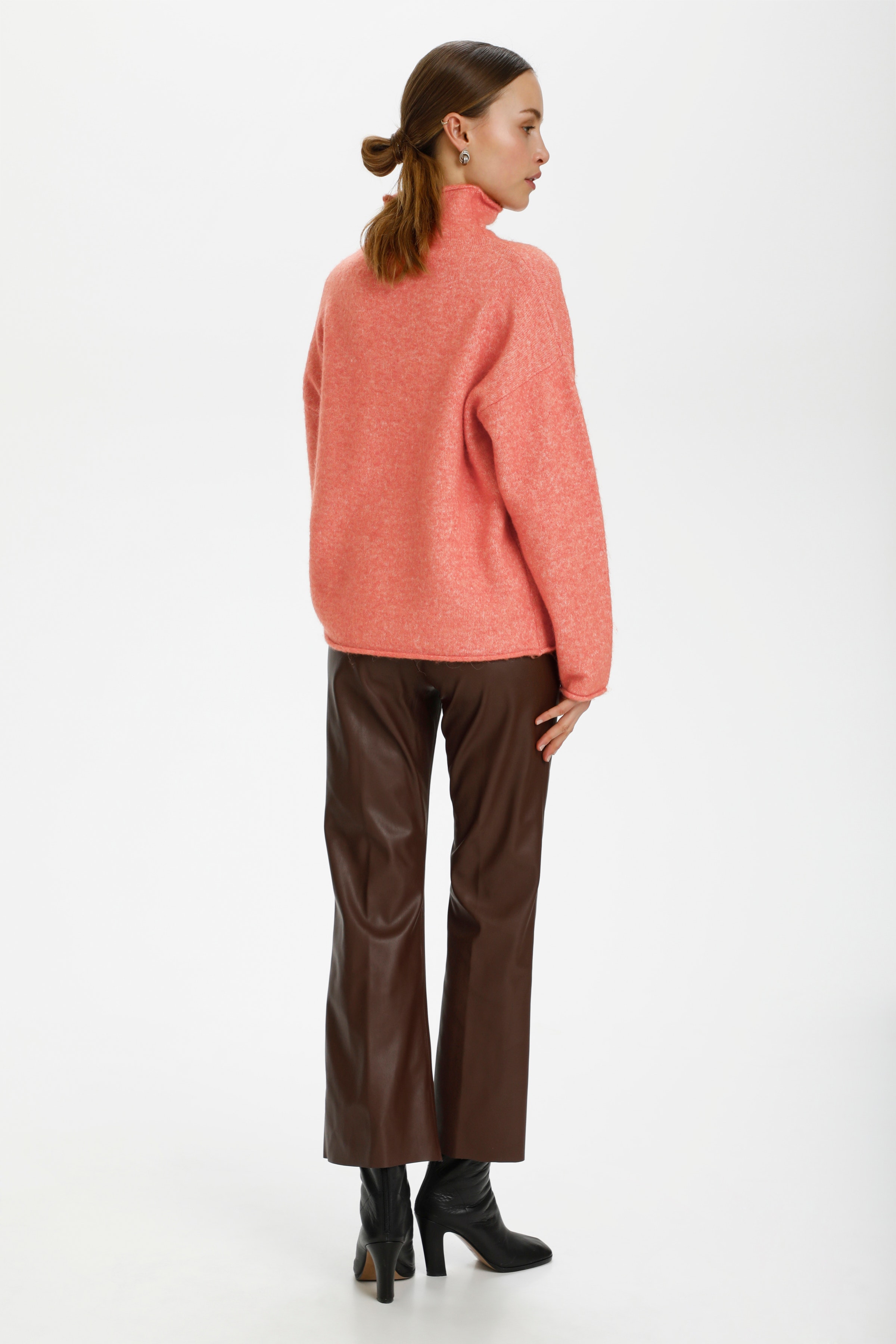  SLMiya Pullover LS

 LOOKBOOK BACK 30405146-1715401