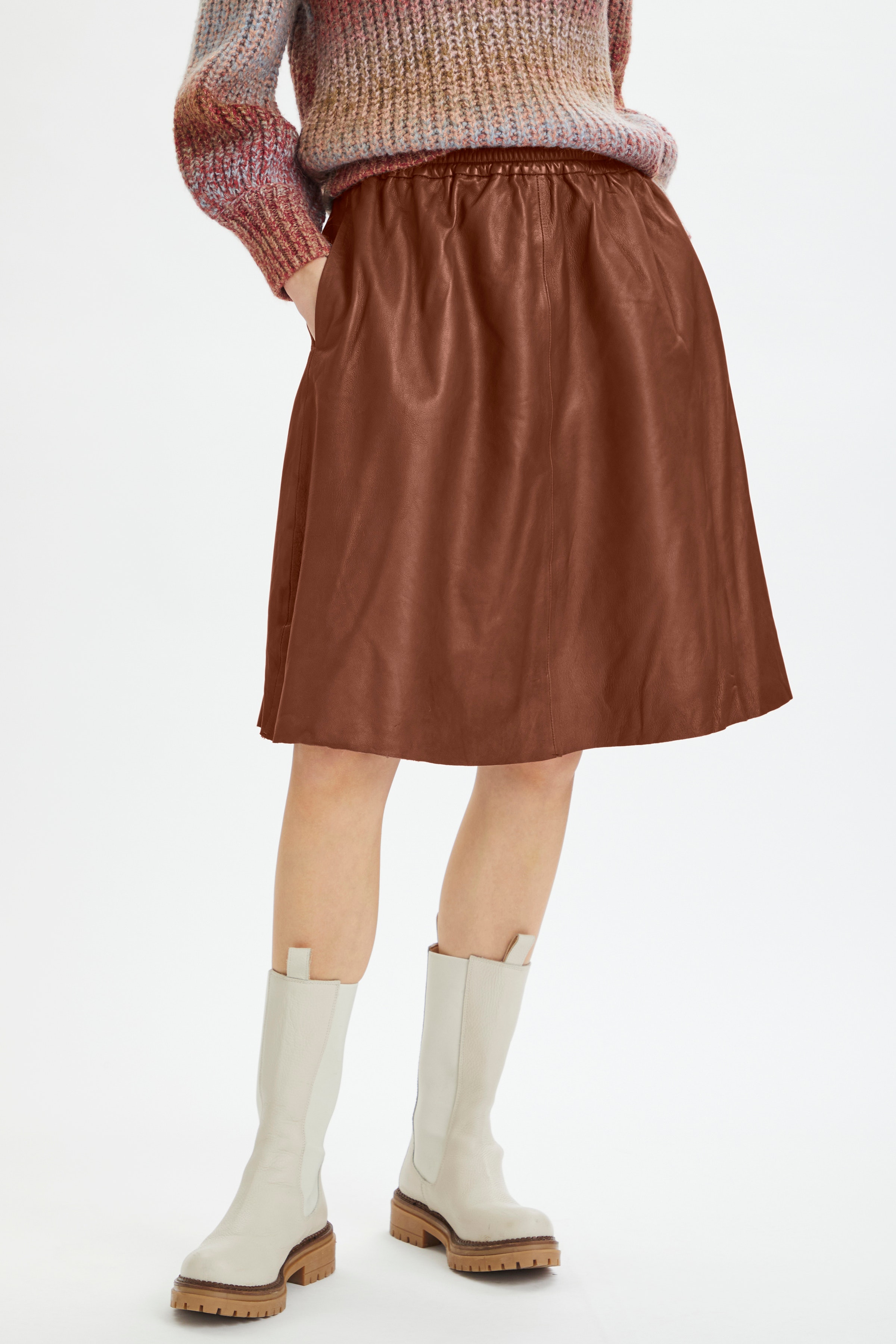 IbenSZ Skirt

 LOOKBOOK FRONT 30511343-191436