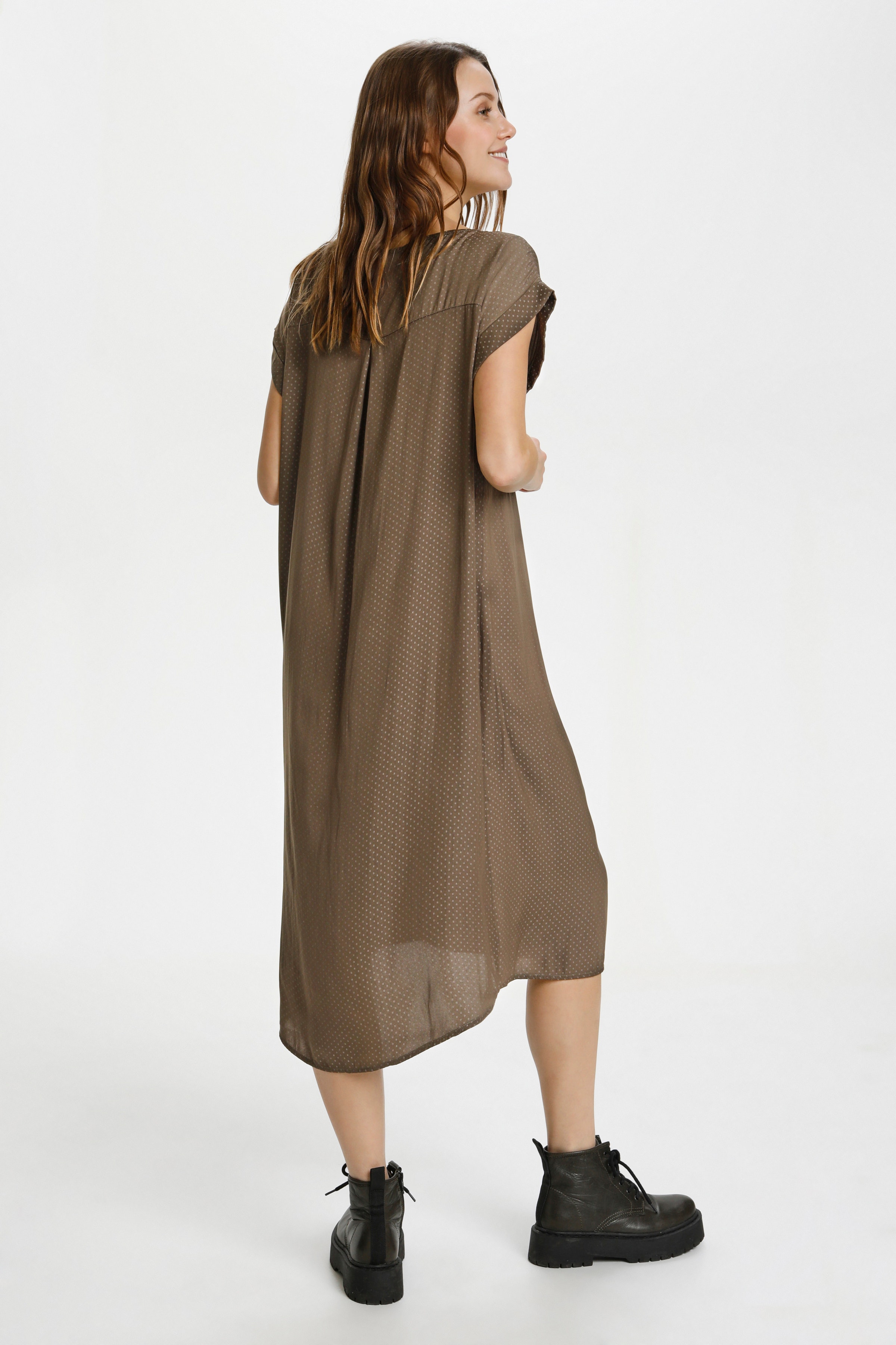 BrianaSZ Dress

 LOOKBOOK BACK 30511300-190810
