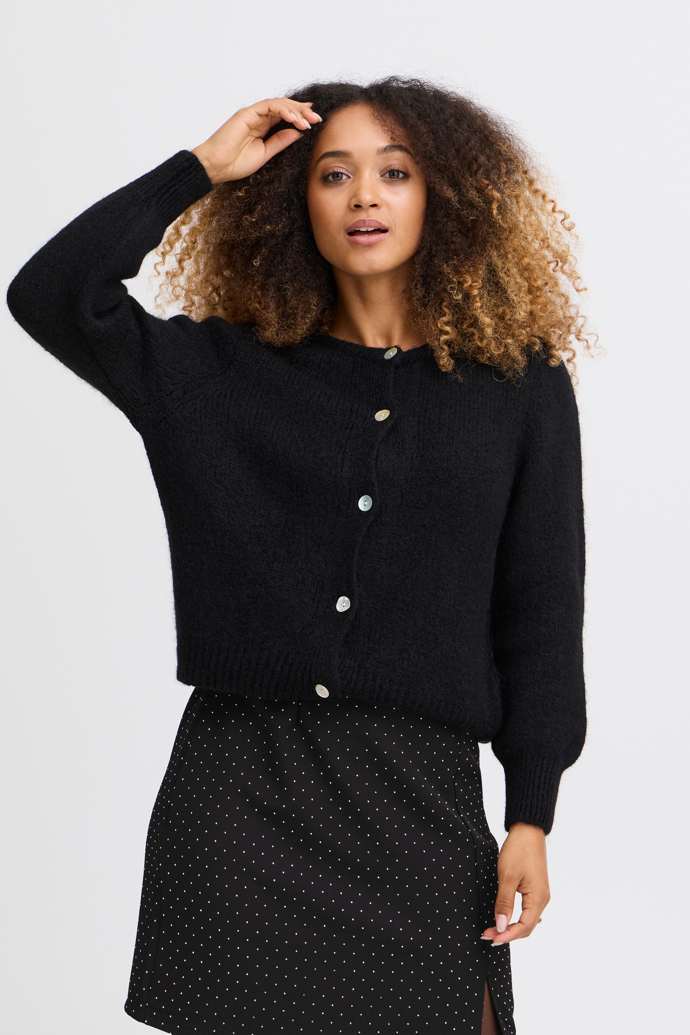 SBGULVIG Cardigan LOOKBOOK FRONT 22100655-190303