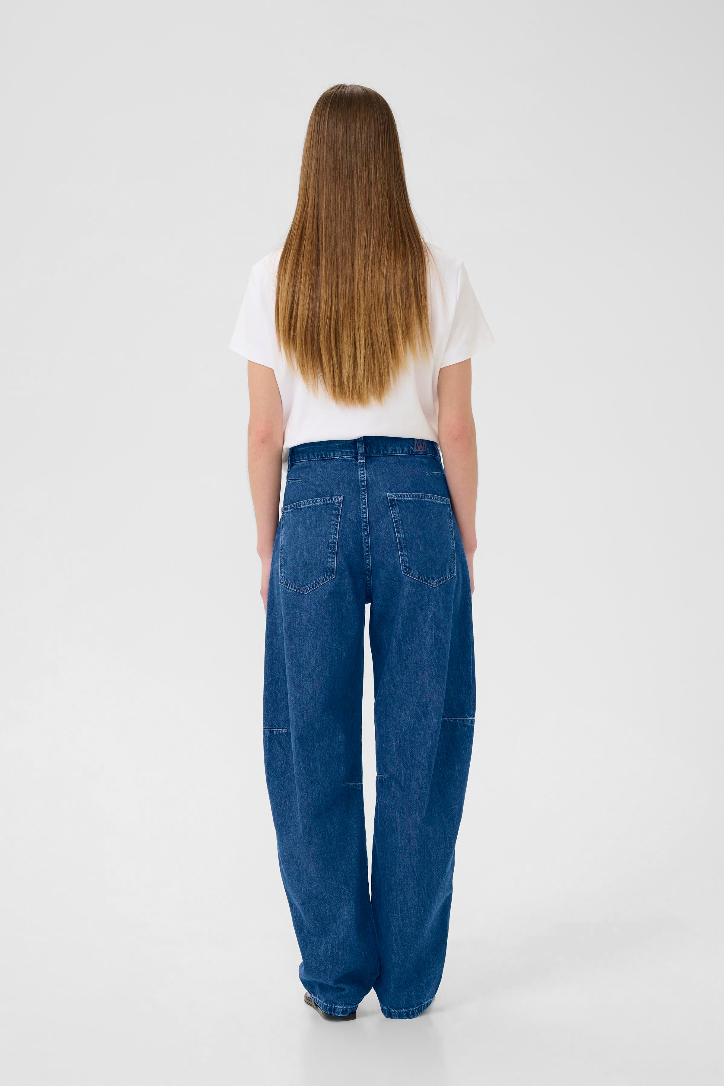 NaavaIW Barrel Jeans LOOKBOOK FRONT 30110841-300325