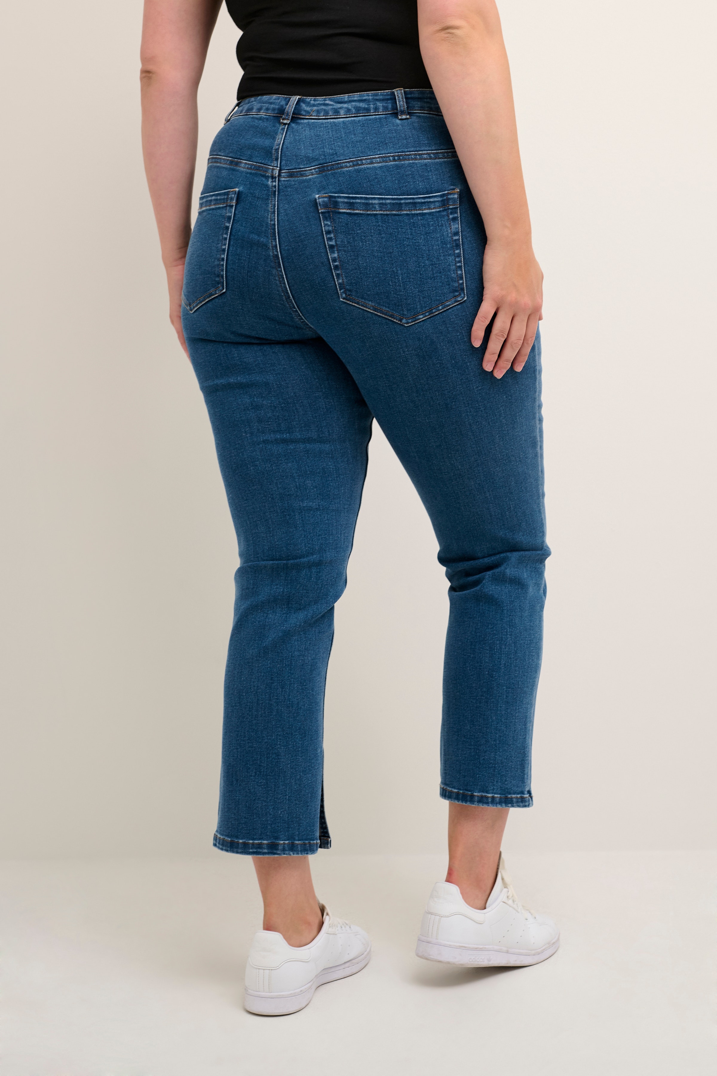 KCJessa Jeans LOOKBOOK BACK 10581305-102272