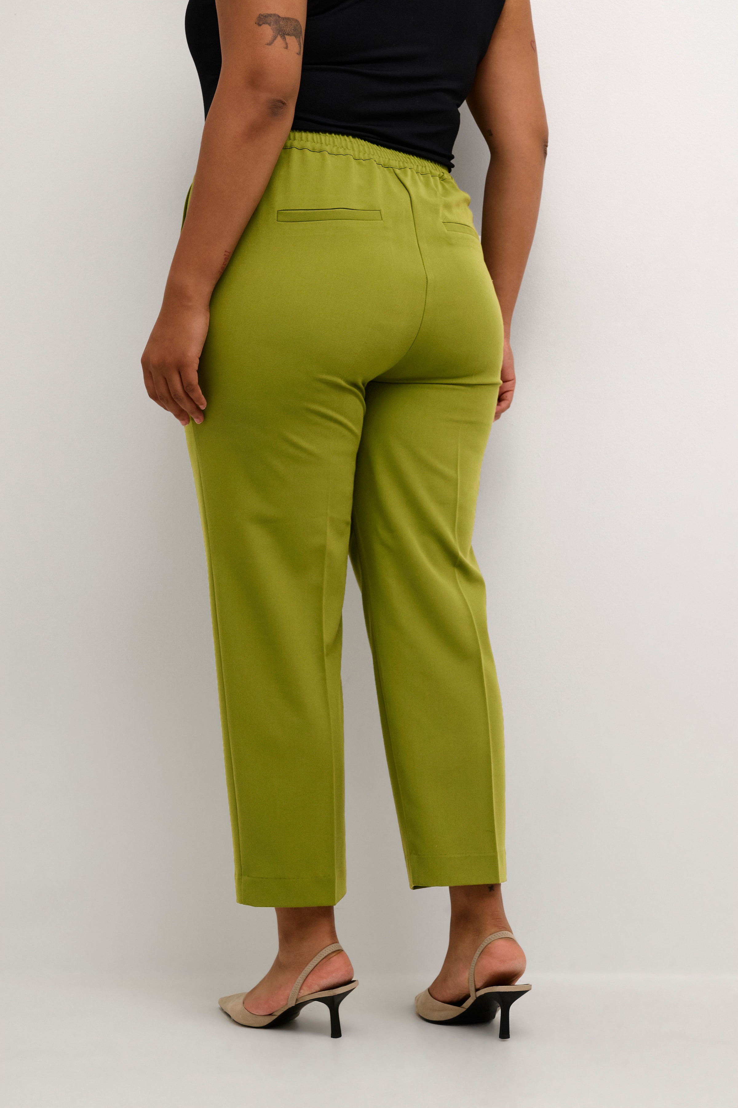 KCsakira Cropped Trousers LOOKBOOK BACK 10580650-180435