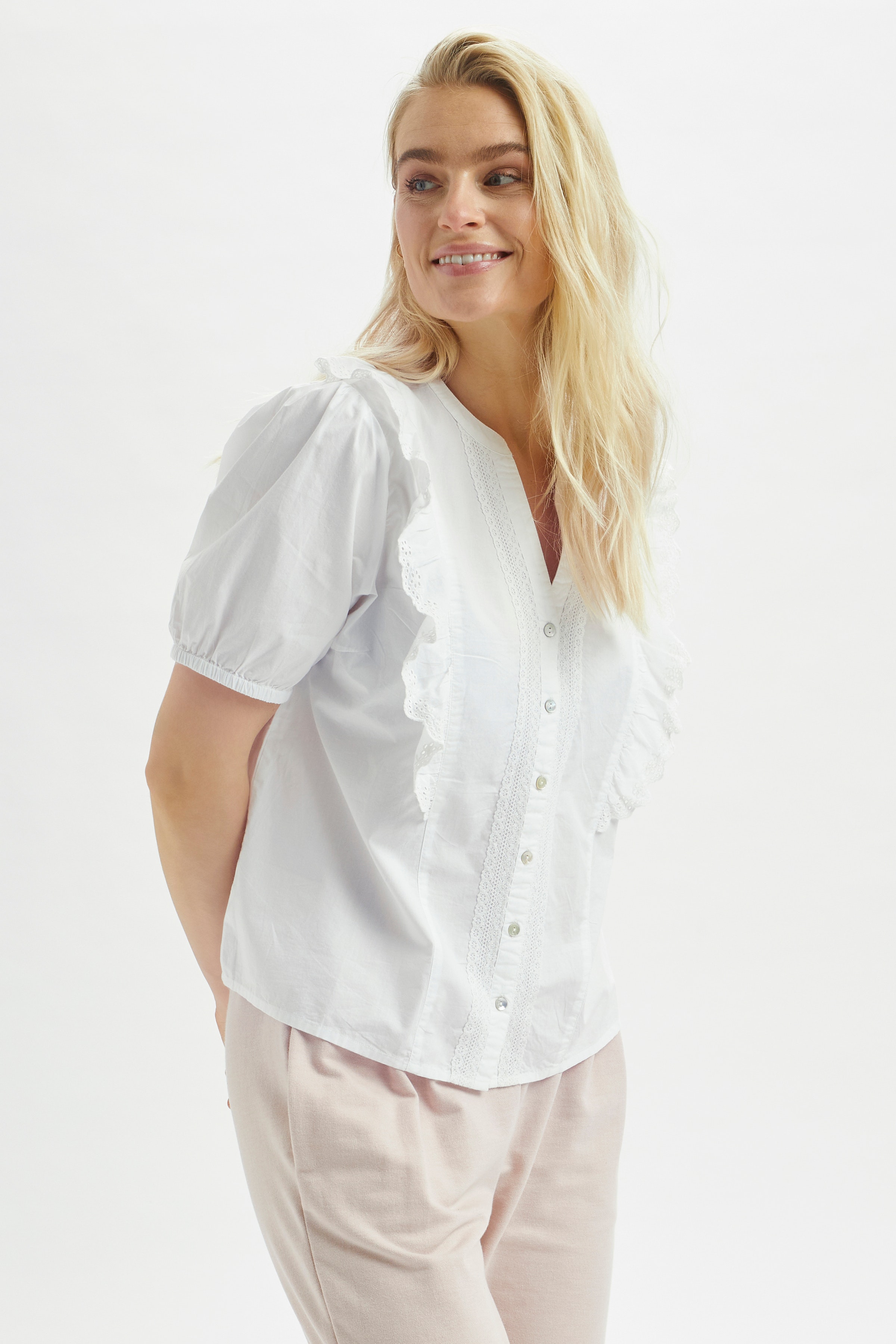  CRAllicia Kortermet bluse LOOKBOOK FRONT 10650621-110602