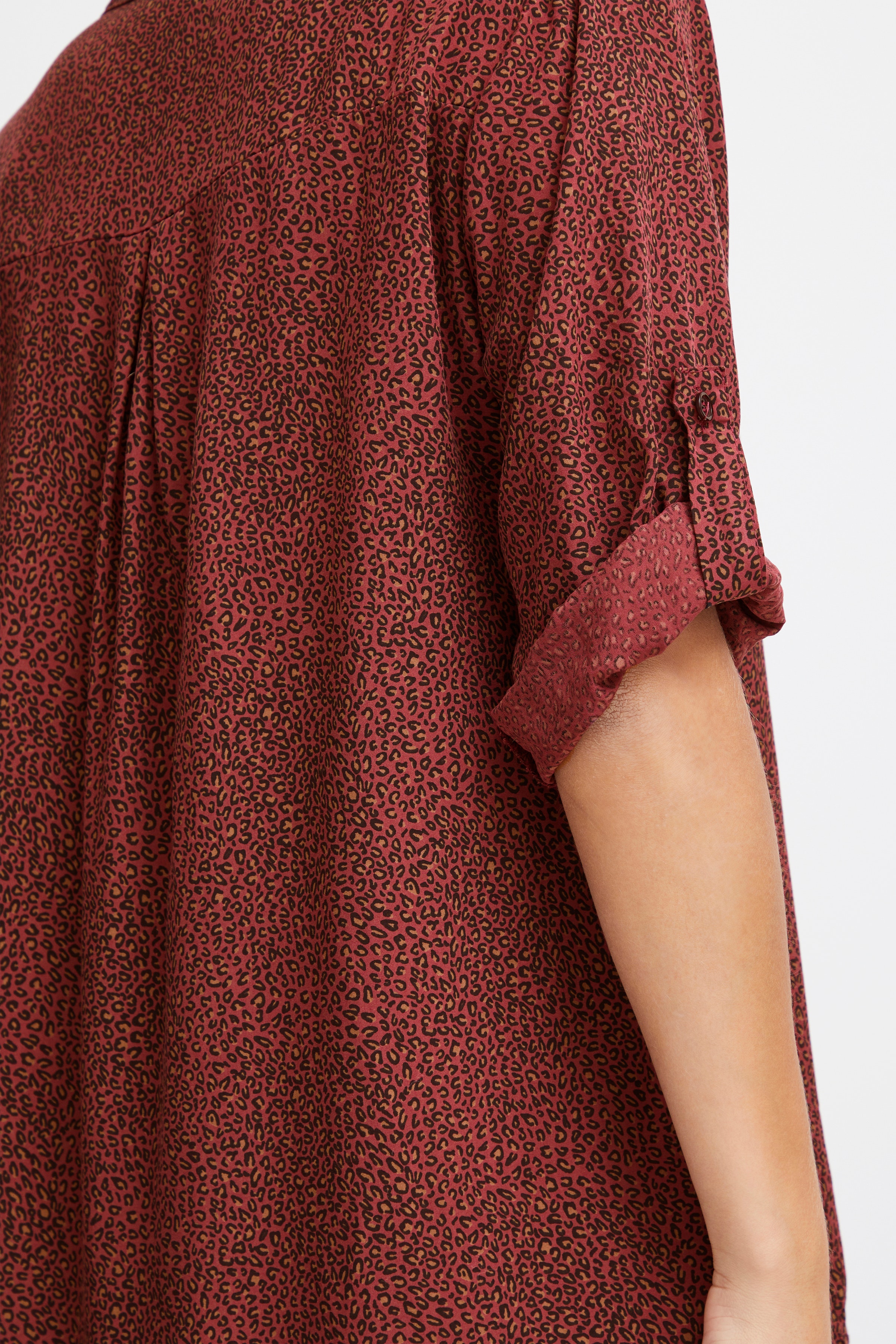 SBRAFIA Bluse LOOKBOOK DETAIL 22100341-191543