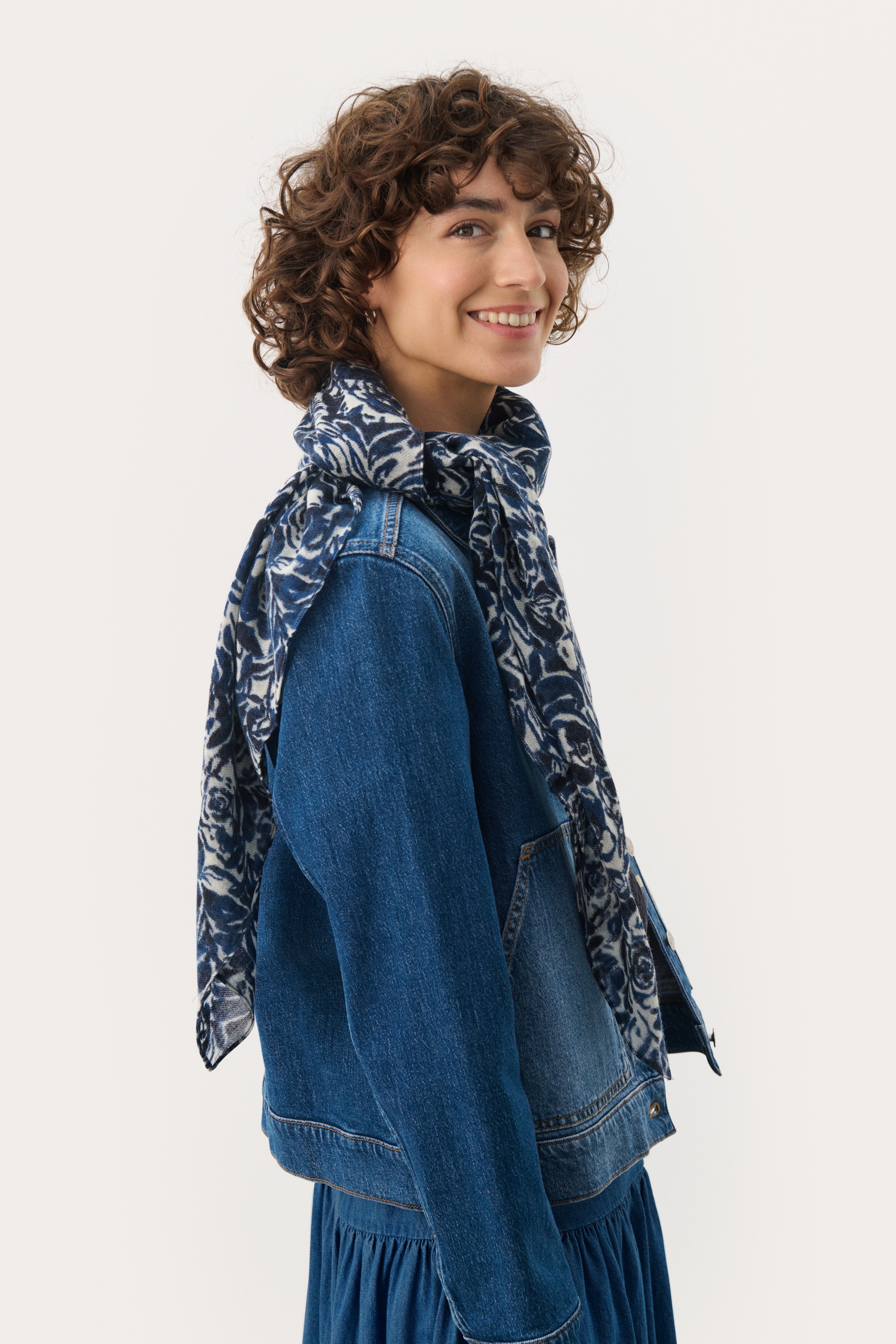 FelisiaPW Scarf LOOKBOOK DETAIL 30309166-303683