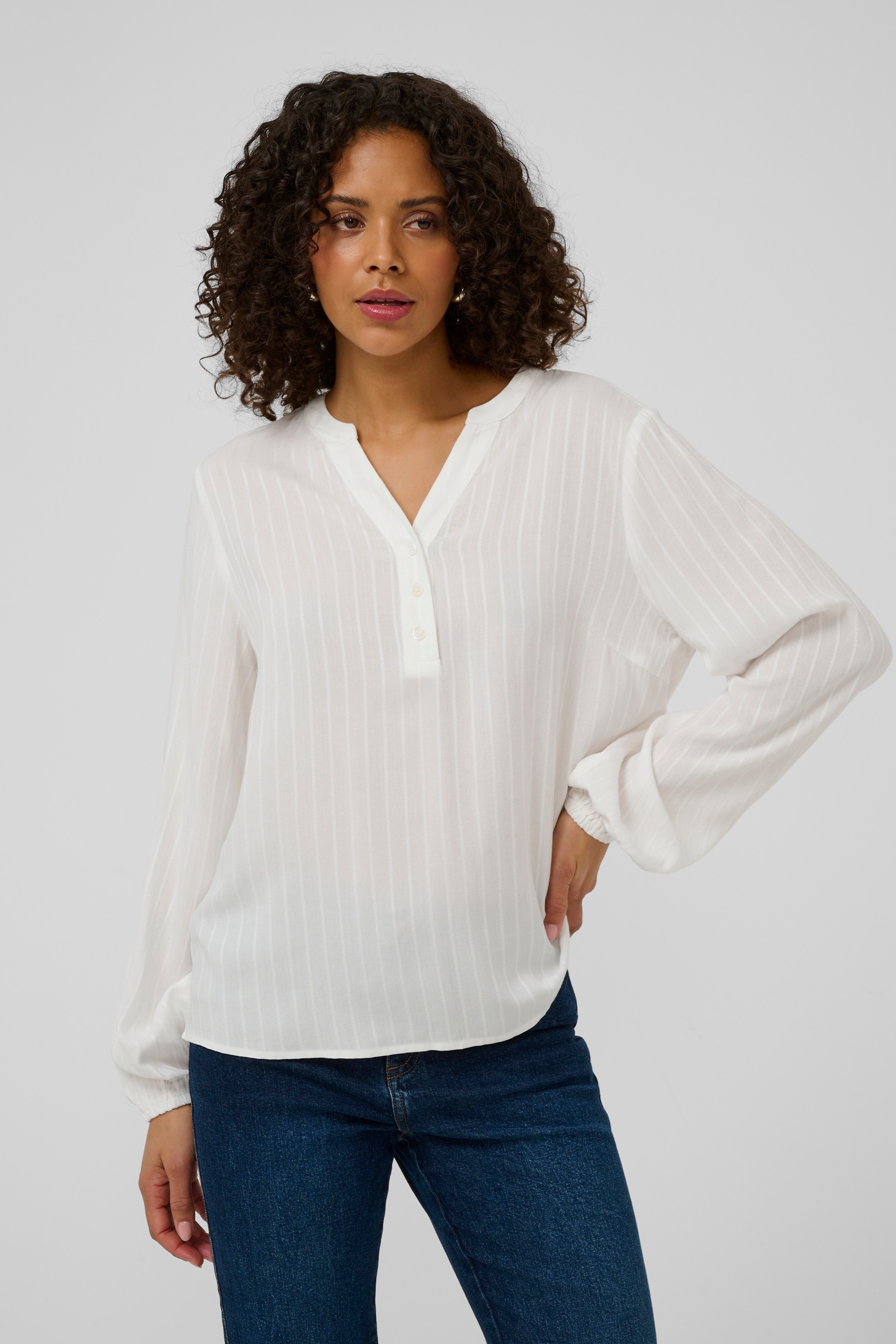 KAmilia Leinen Bluse LOOKBOOK FRONT 10508313-110602