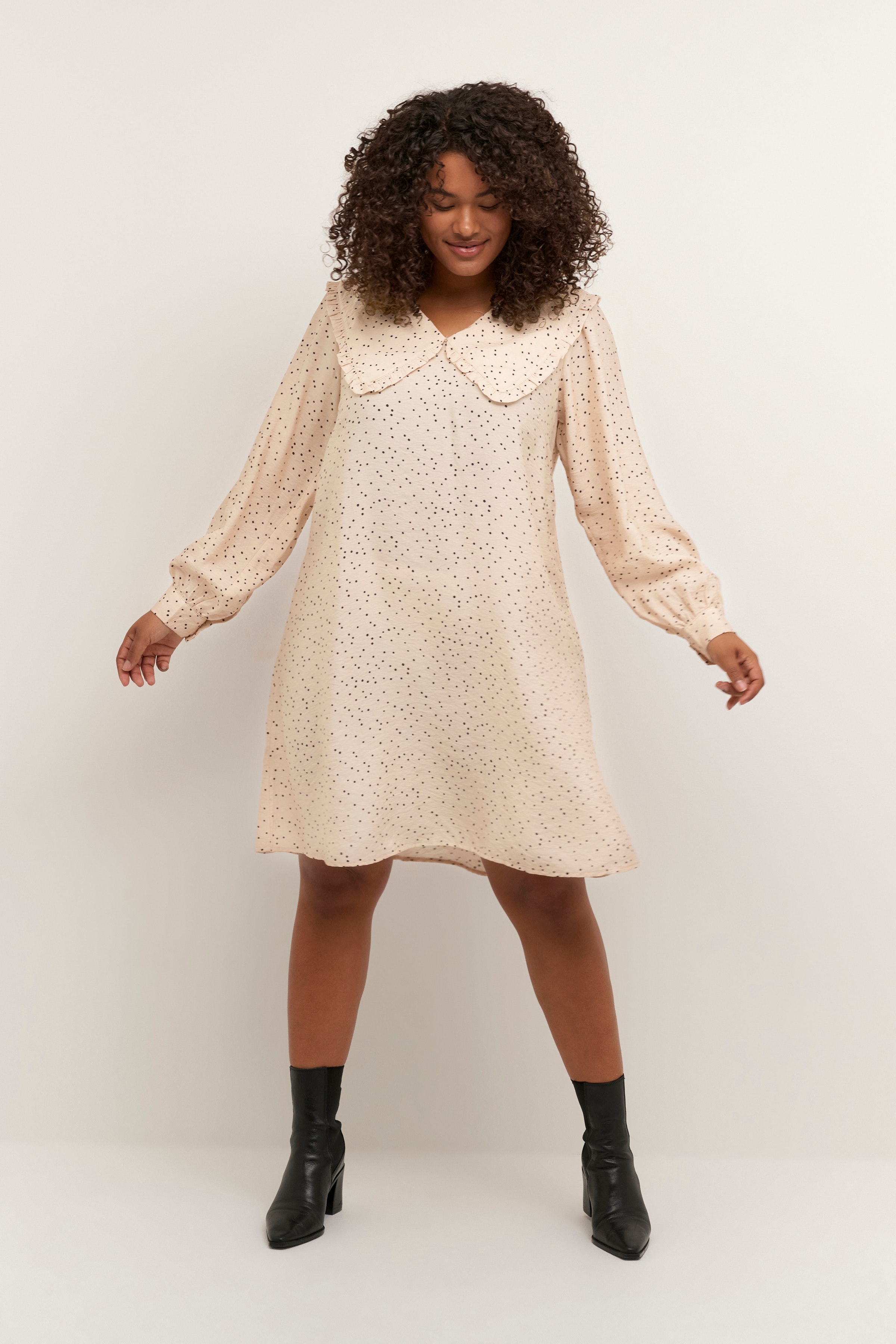 KCdiana Klänning LOOKBOOK FRONT 10580940-102902