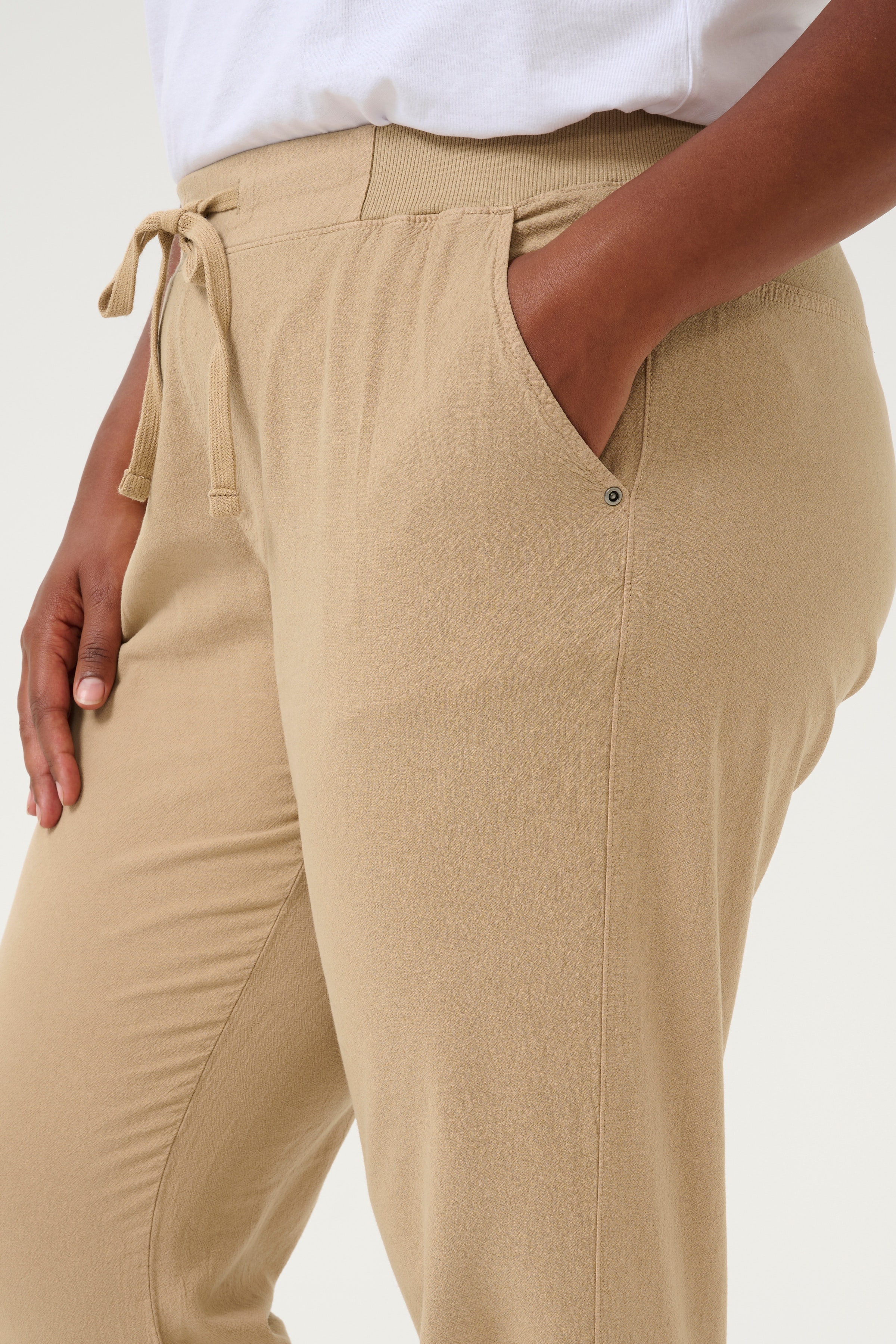 KCnana Capri pants LOOKBOOK DETAIL 10580057-101239