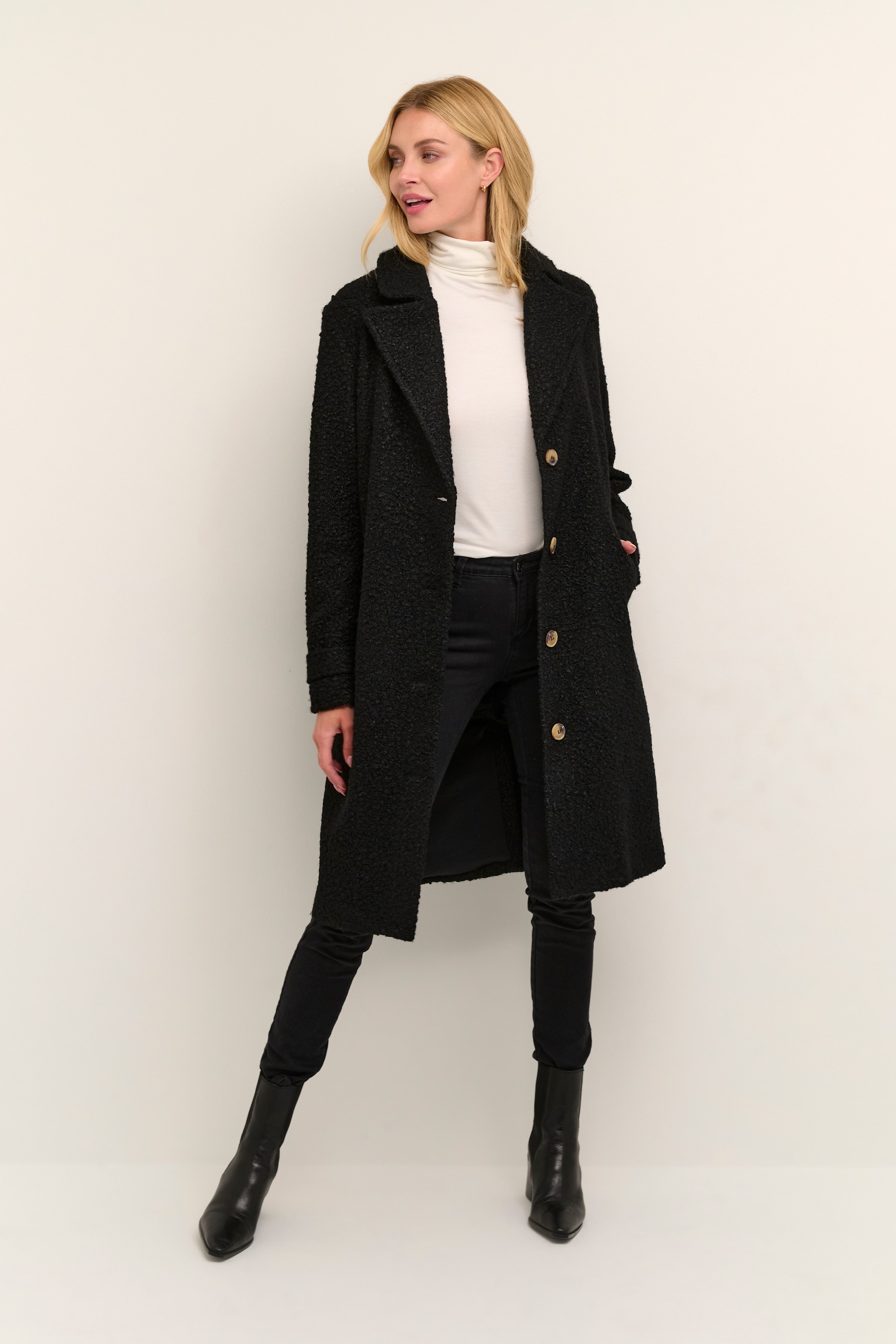 KAanne Coat LOOKBOOK FRONT 10506924-100121