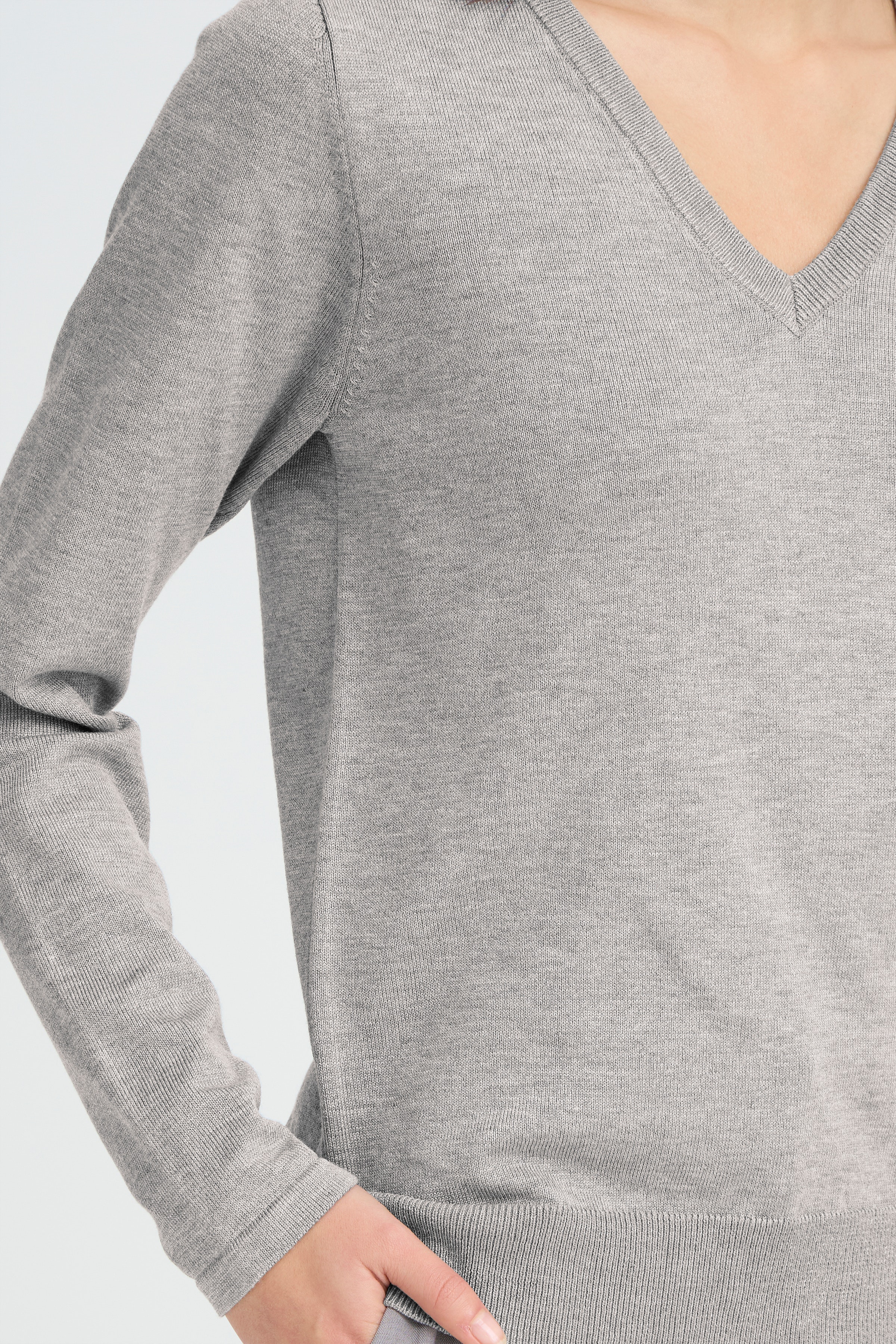 IHLULS V-Neck Pullover LOOKBOOK DETAIL 20125815-200317