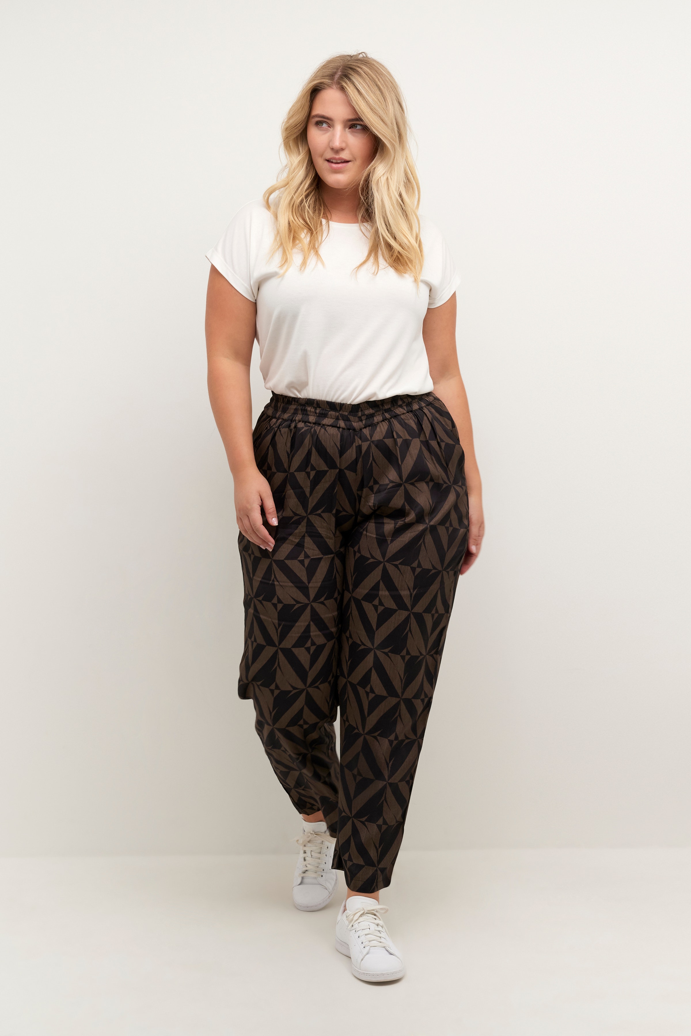 KCkarena Byxor LOOKBOOK FRONT 10581371-103521