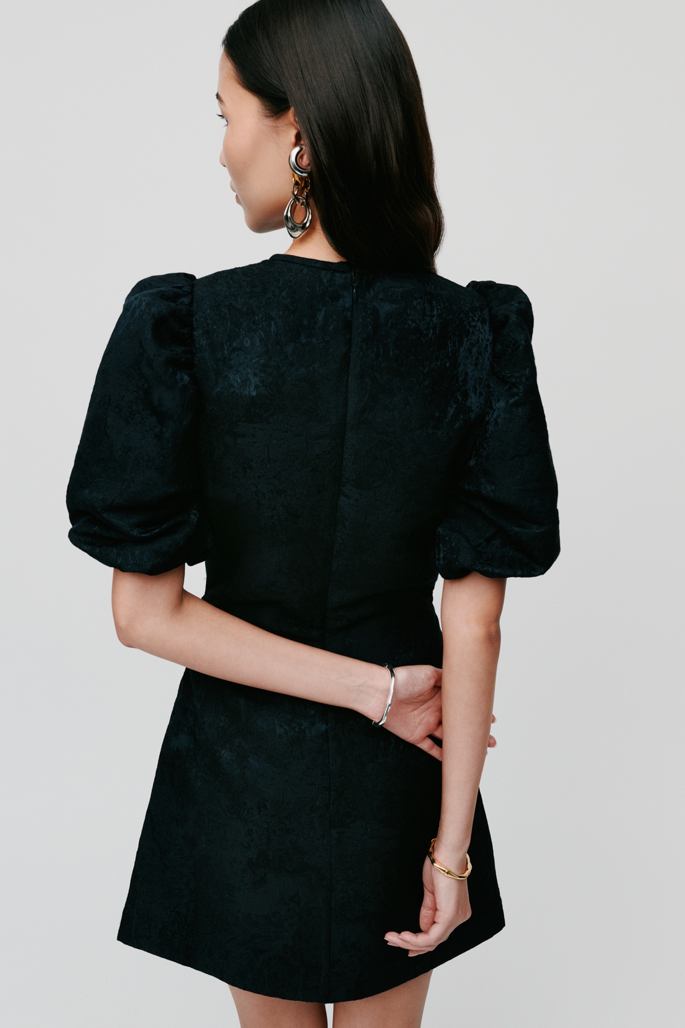 Nissa Kjole LOOKBOOK BACK 30600539-BK999