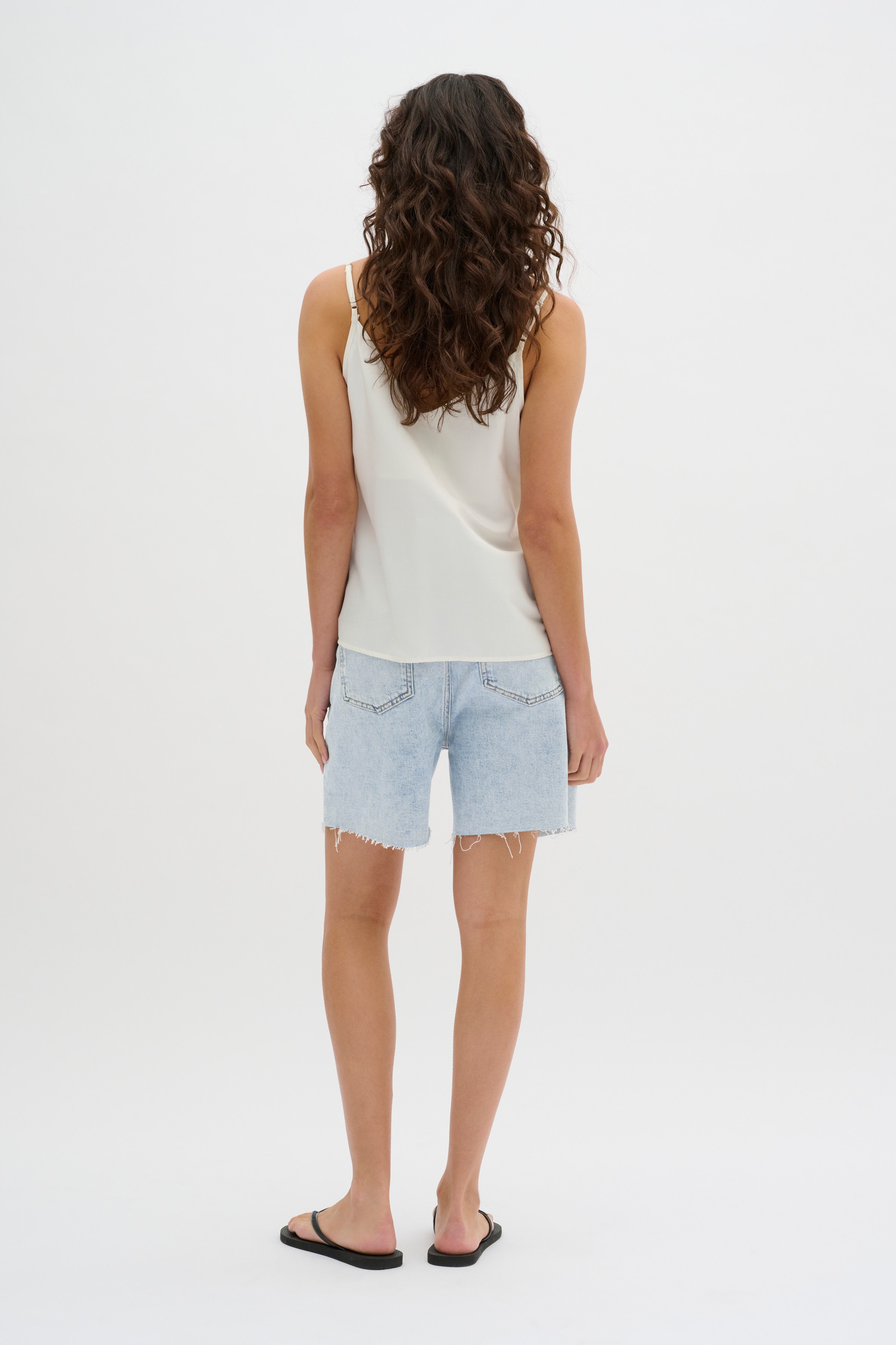 LucyMW Shorts LOOKBOOK BACK 10704732-100046