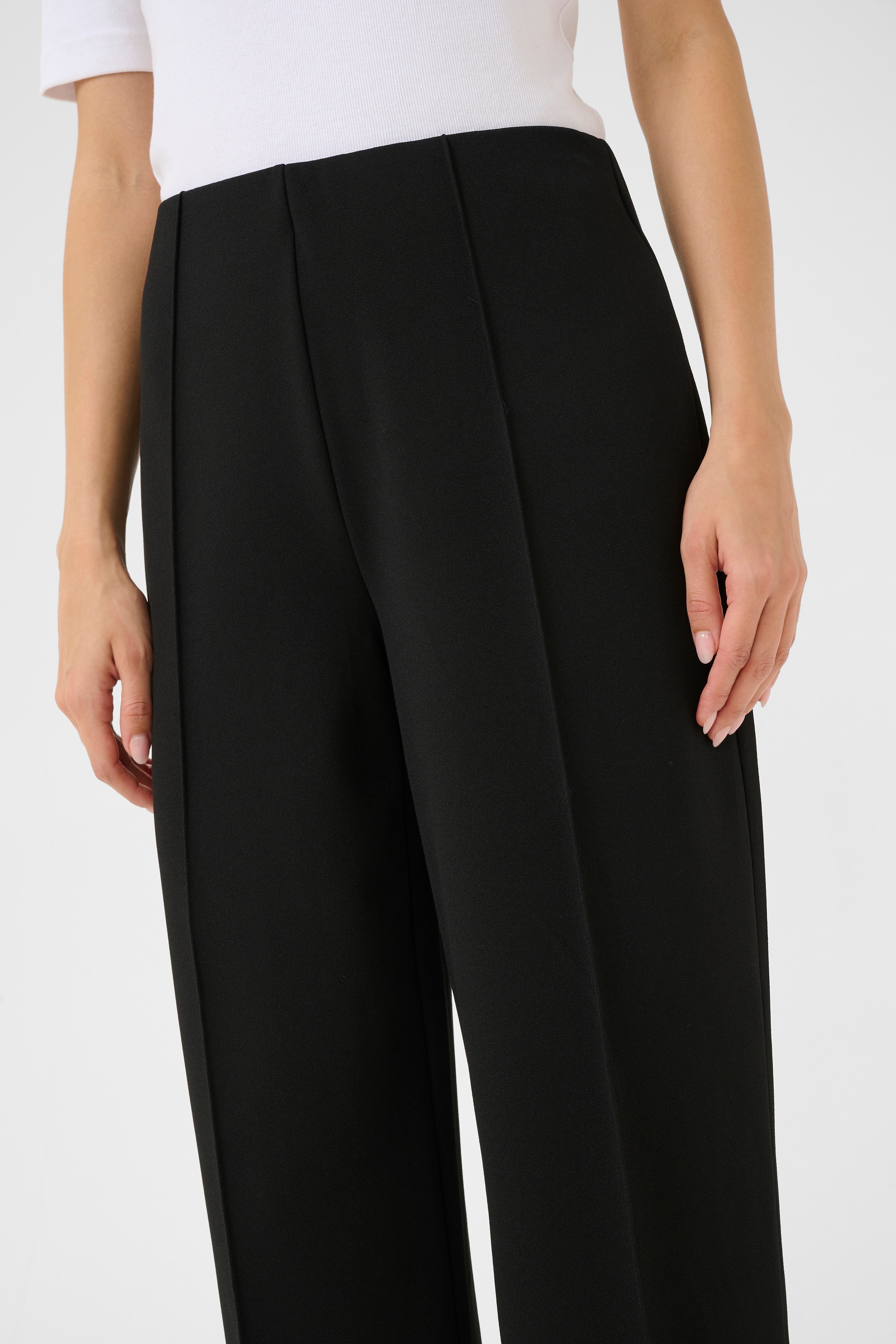 KAthea Trousers LOOKBOOK DETAIL 10510234-100121