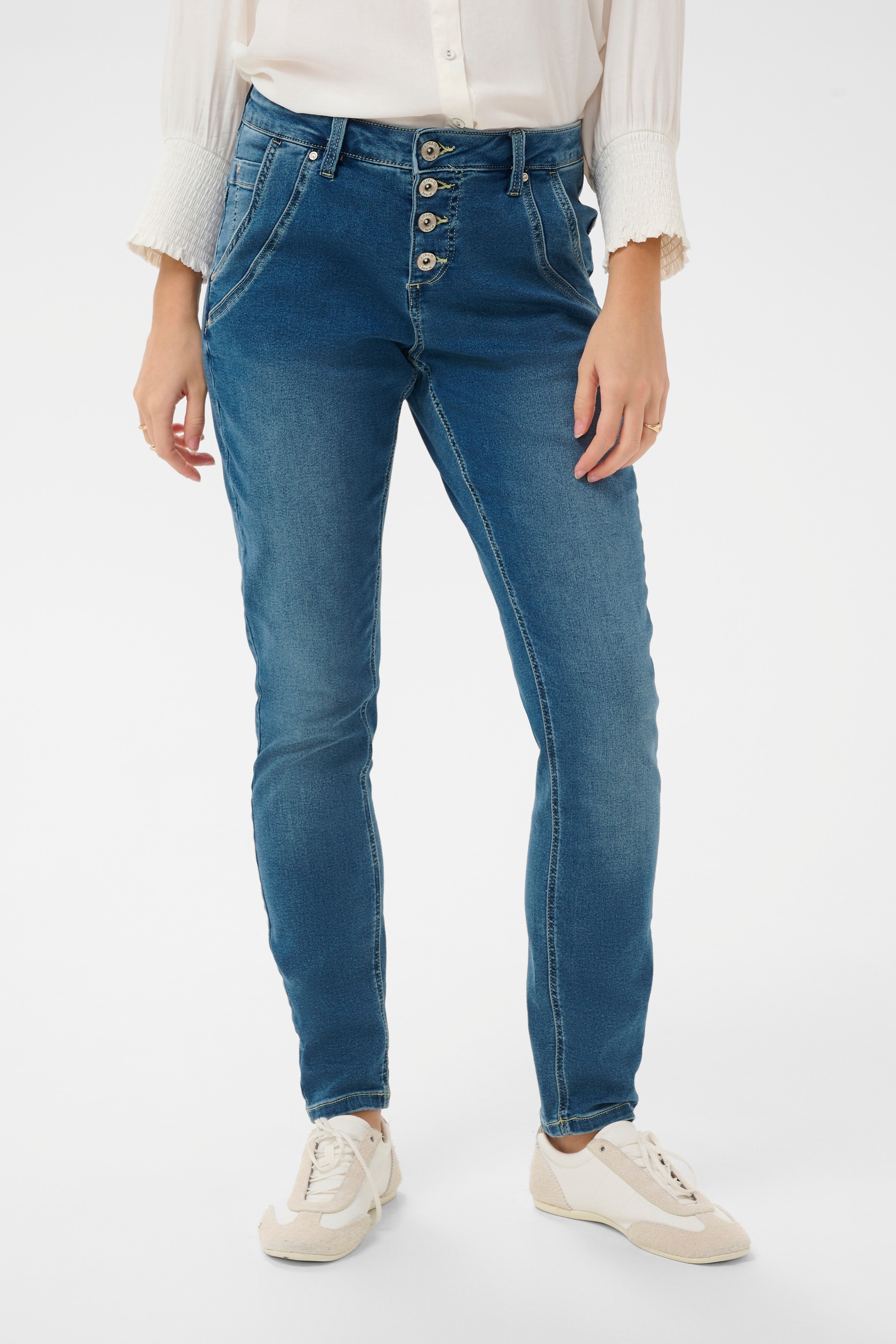 CRSandy Jeans LOOKBOOK FRONT 10610602-102572