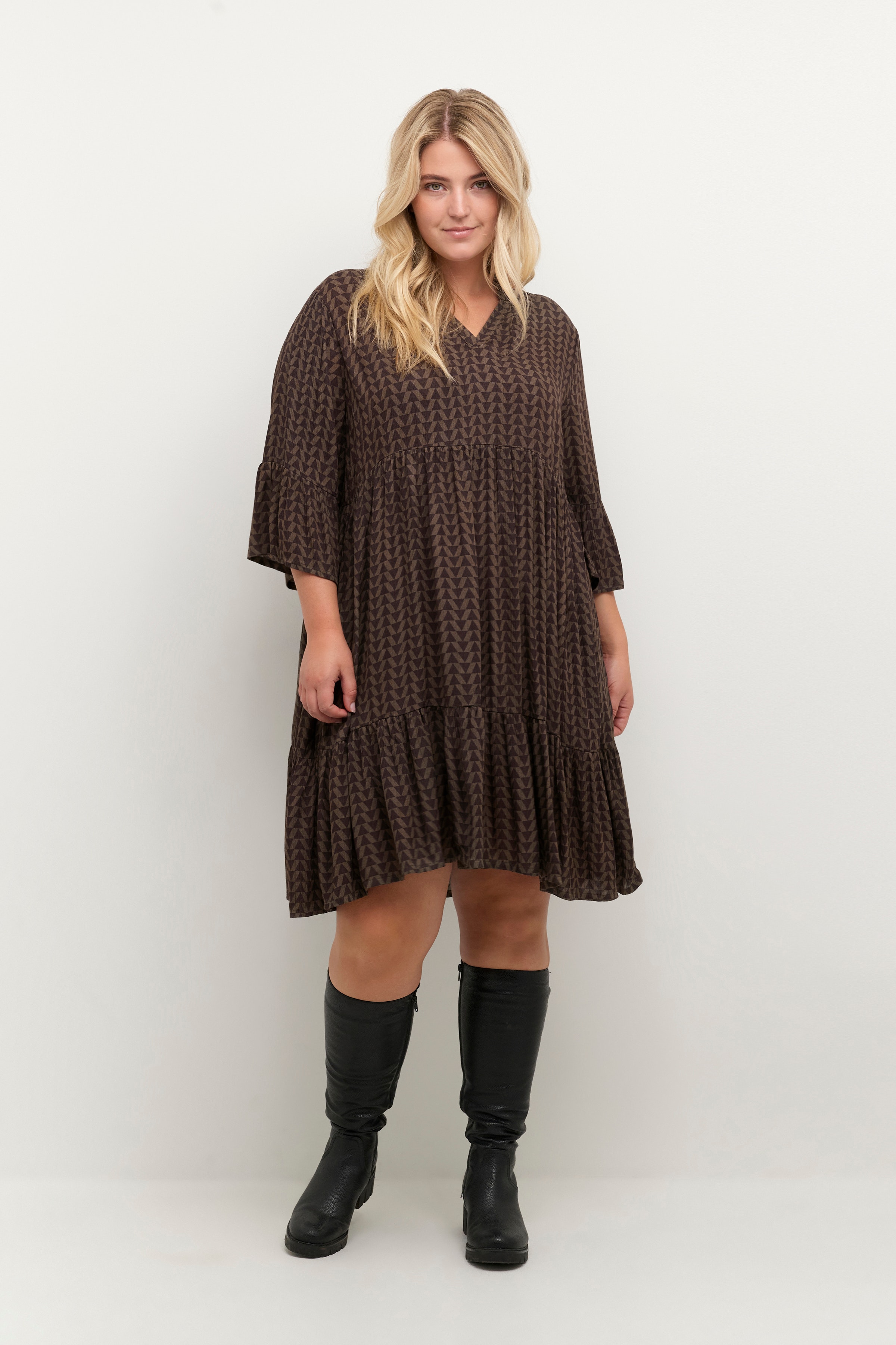 KCjeanne Dress LOOKBOOK FRONT 10581032-104310