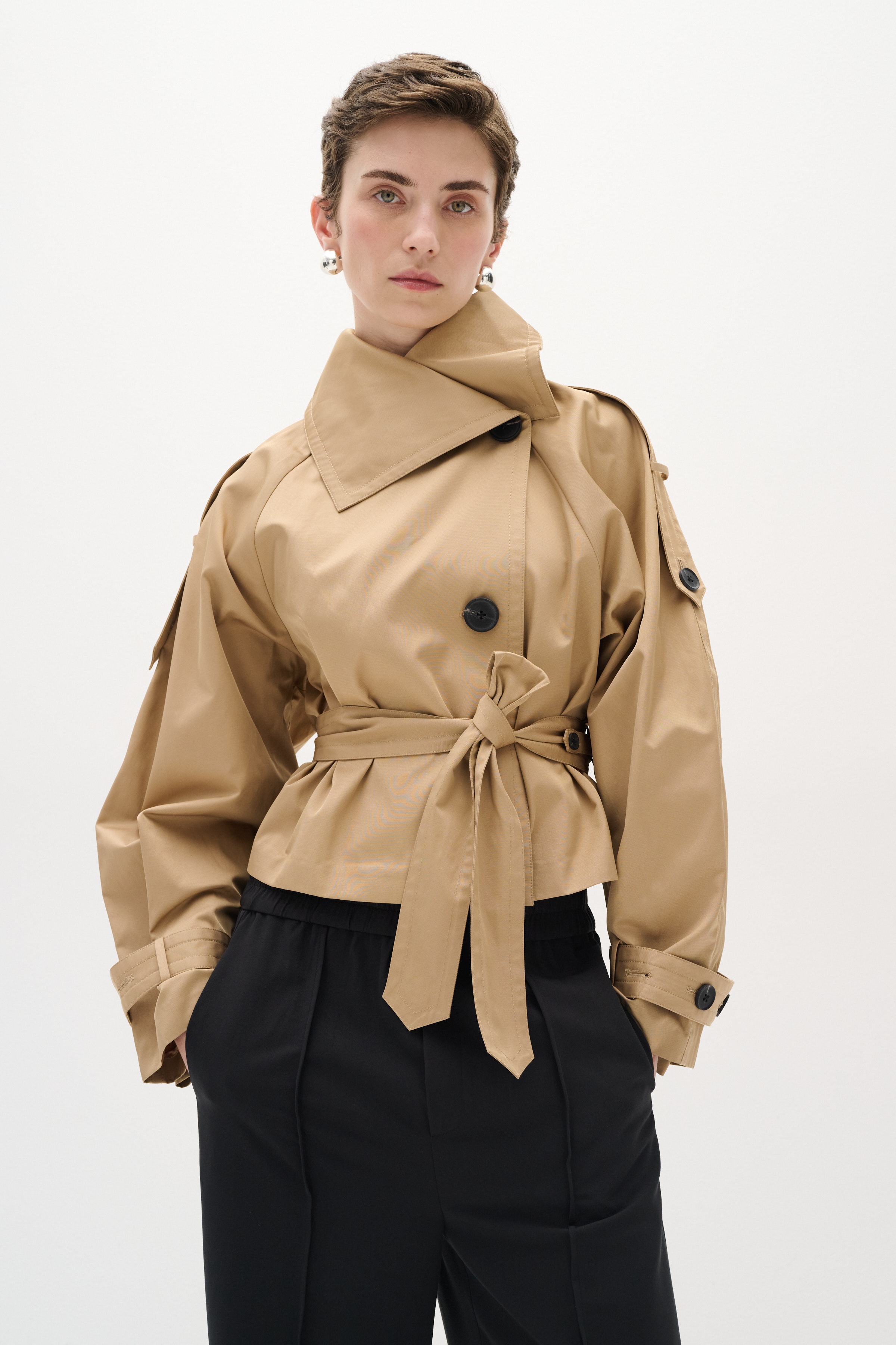 UmayaIW Kort trenchcoat LOOKBOOK FRONT 30110021-171320