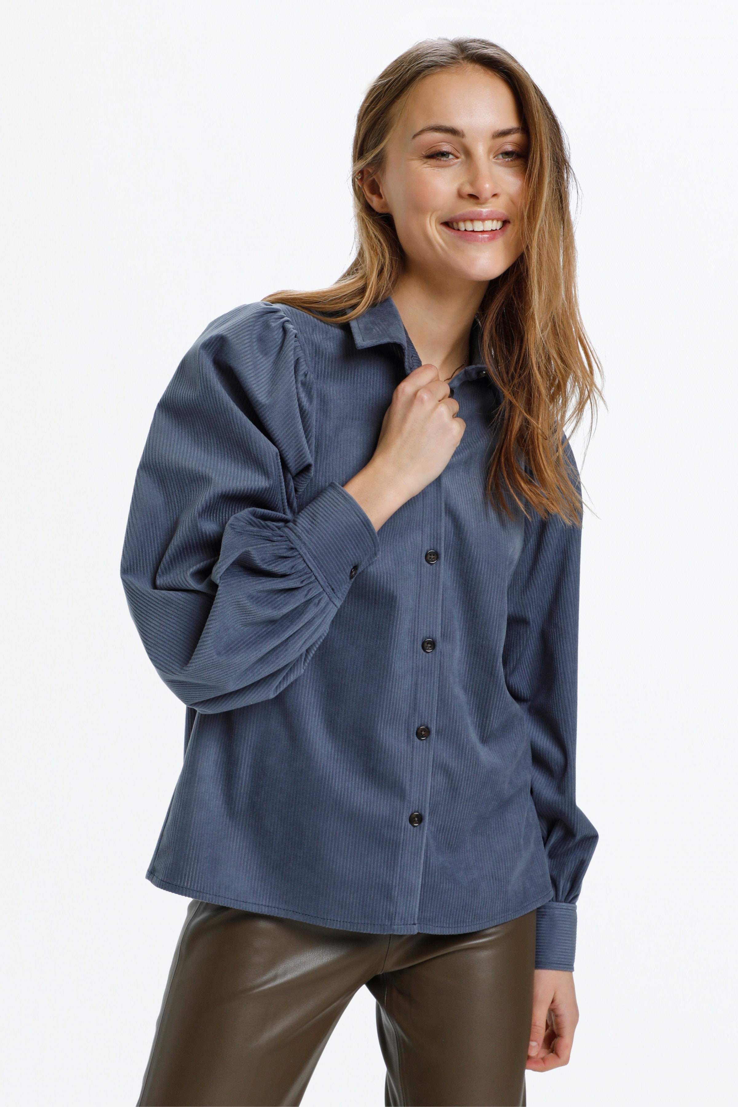  SLIlia Shirt LS

 LOOKBOOK FRONT 30405611-183912