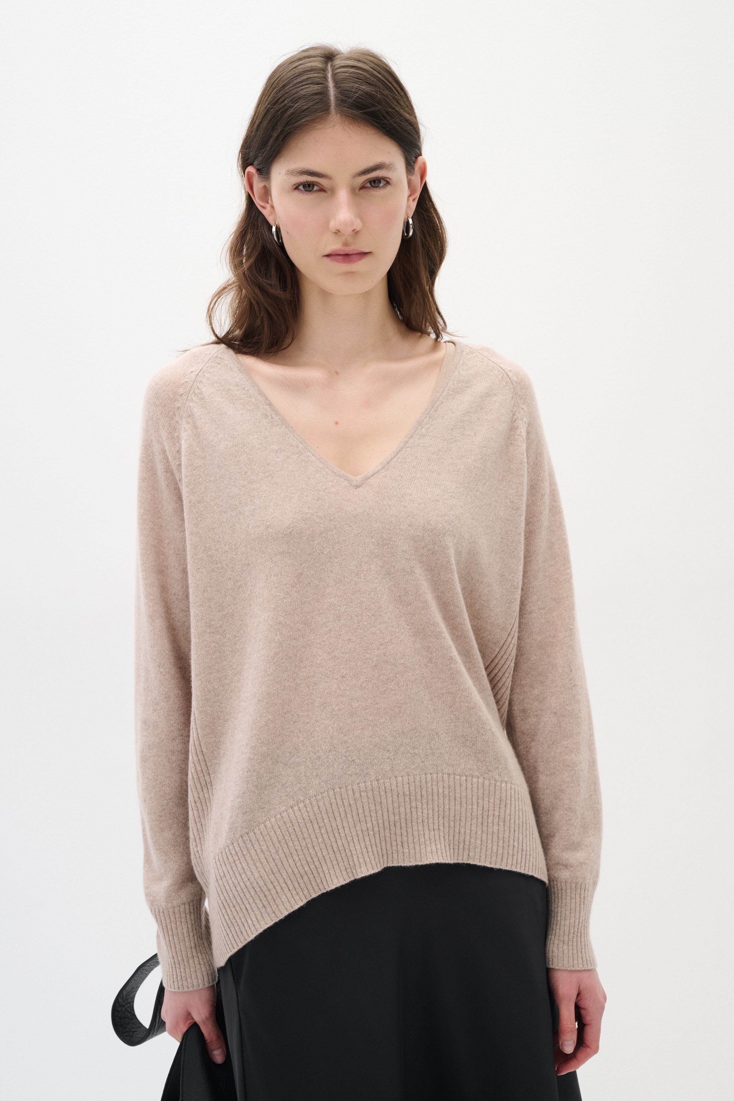 Lukka V-neck Kasjmier Pullover LOOKBOOK FRONT 30104240-10110