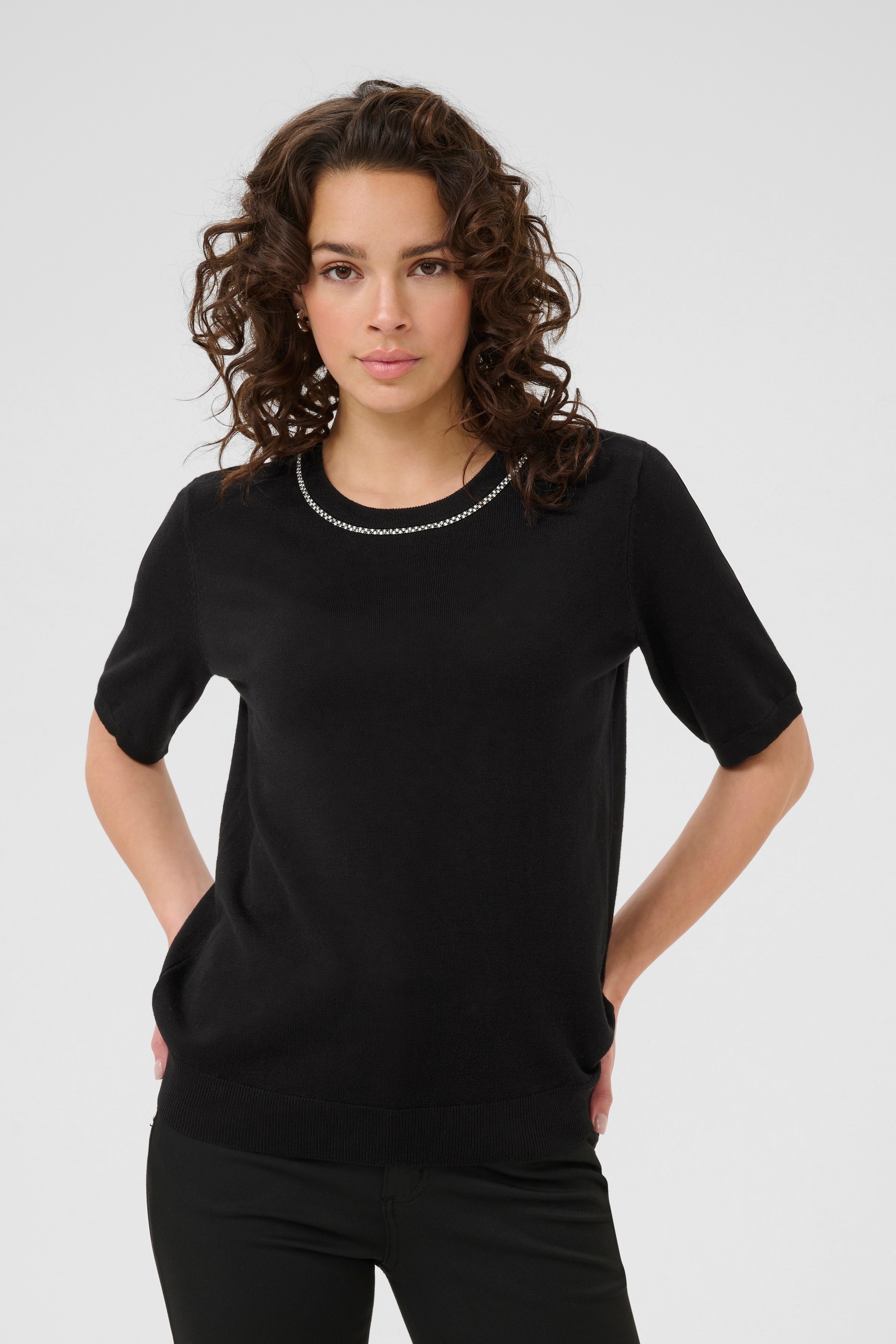 KAcarly Pullover LOOKBOOK FRONT 10510929-100121