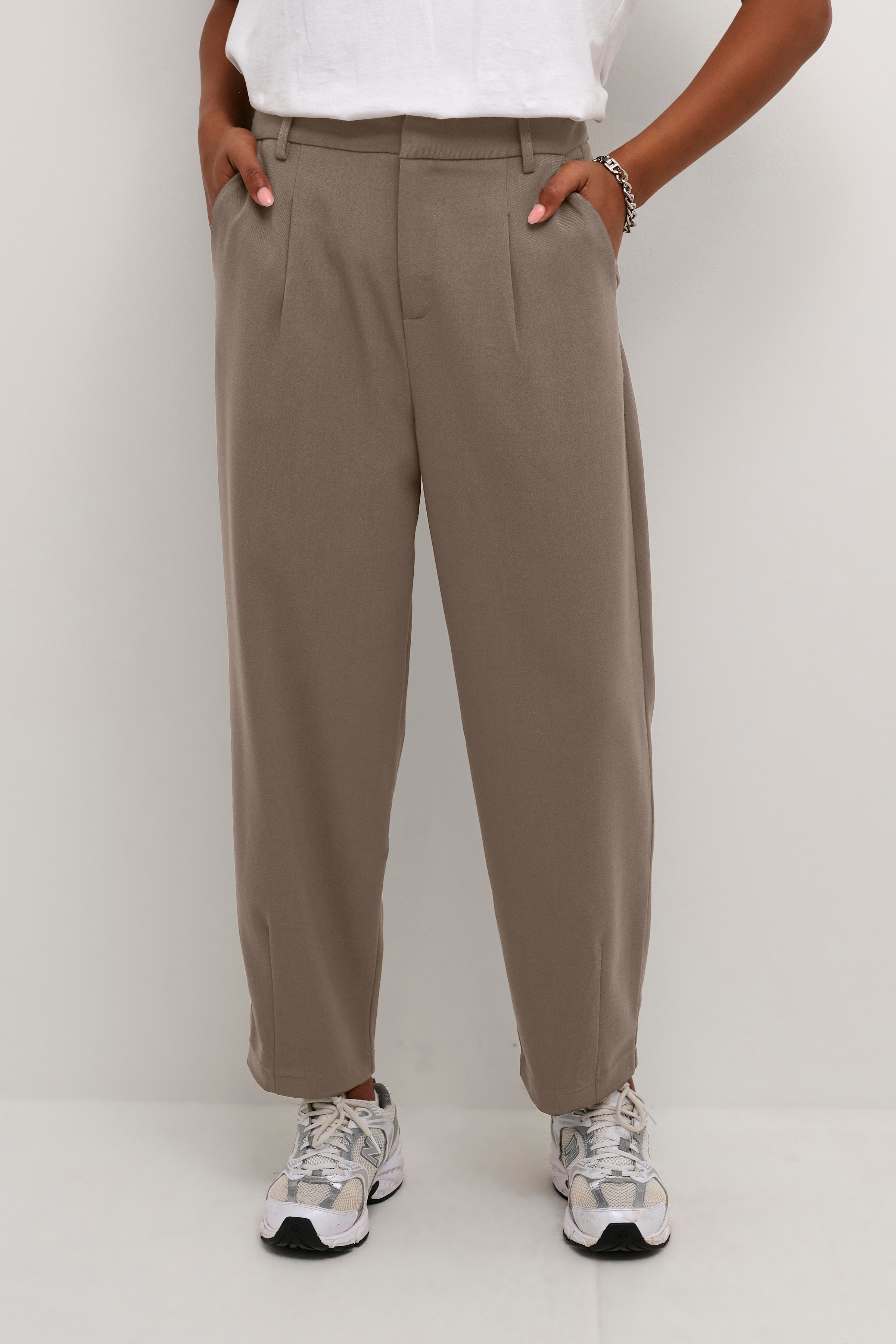 KAmerle Trousers LOOKBOOK FRONT 10504769-190810