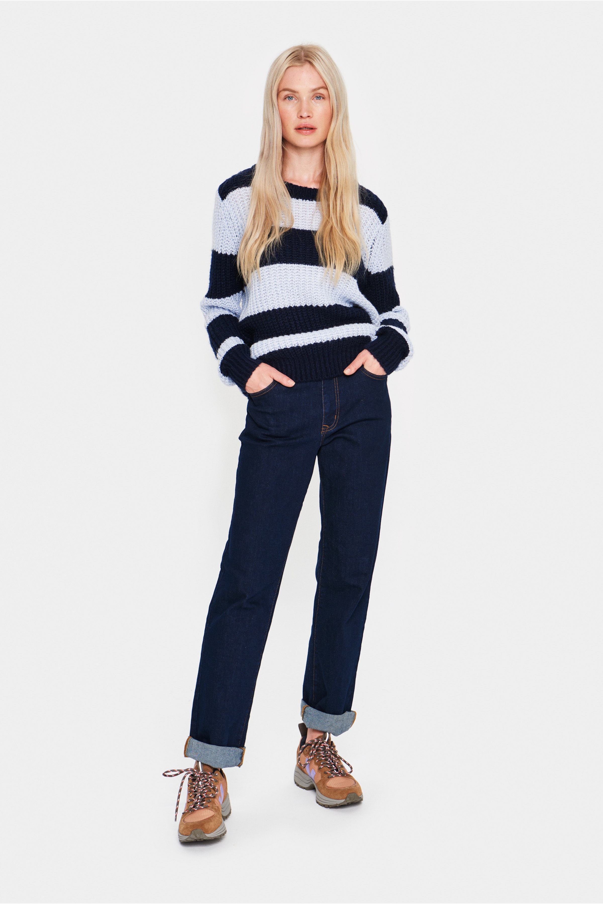 BrookeSZ Pullover Striped

 LOOKBOOK FRONT 30511428-193924