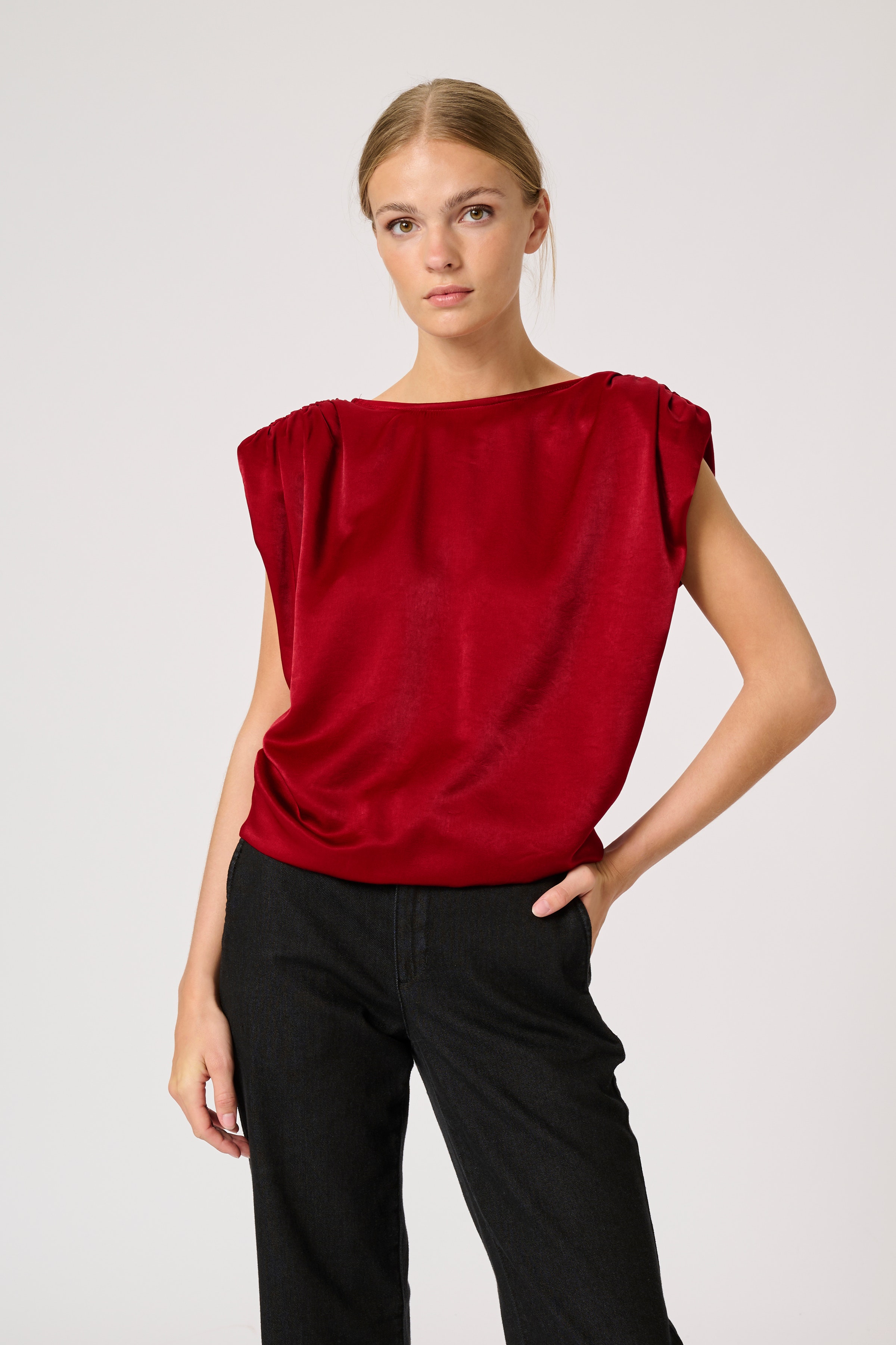 EstelleMW Top LOOKBOOK FRONT 10704946-107144