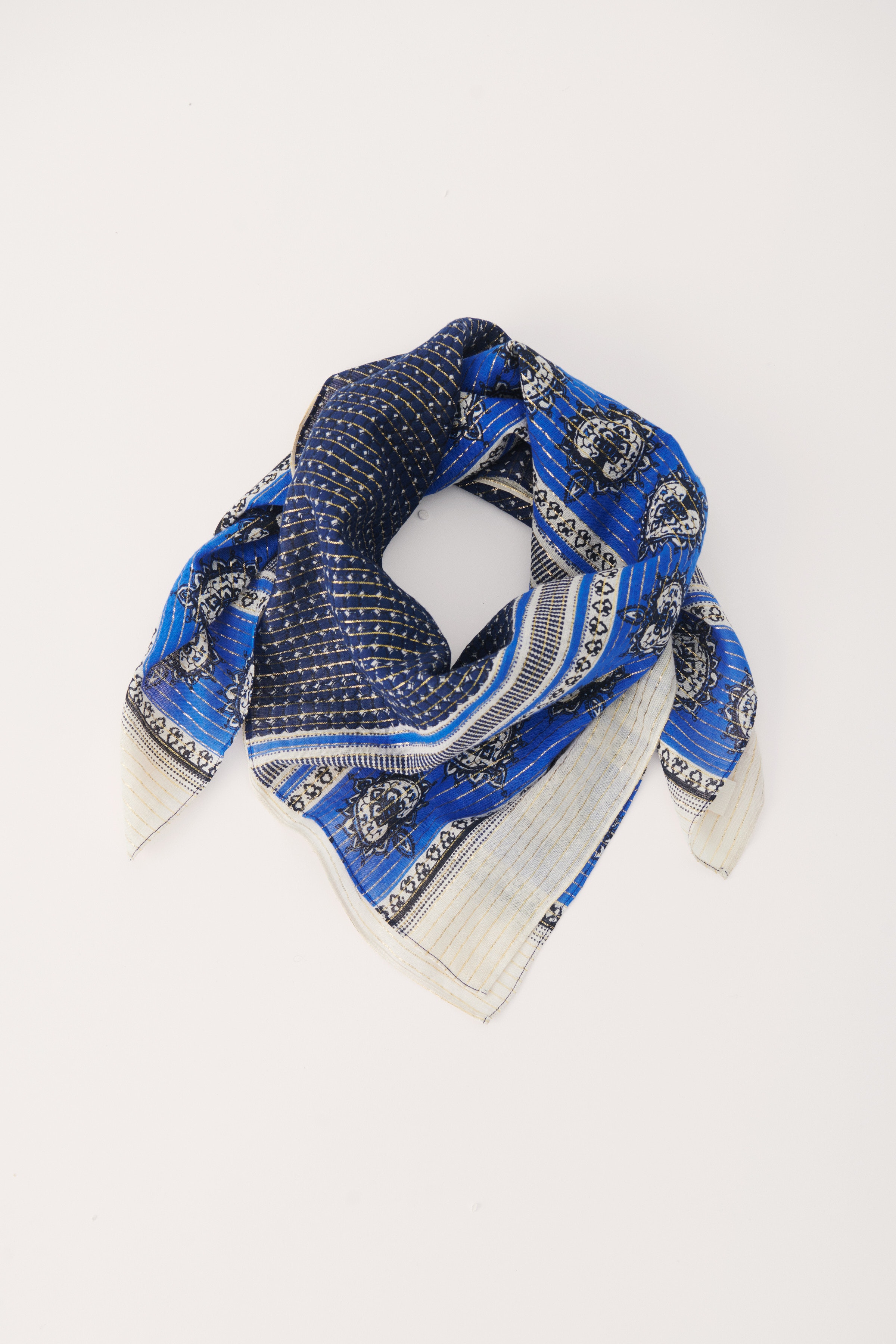 AdiaPW Scarf LOOKBOOK FRONT 30304890-301422