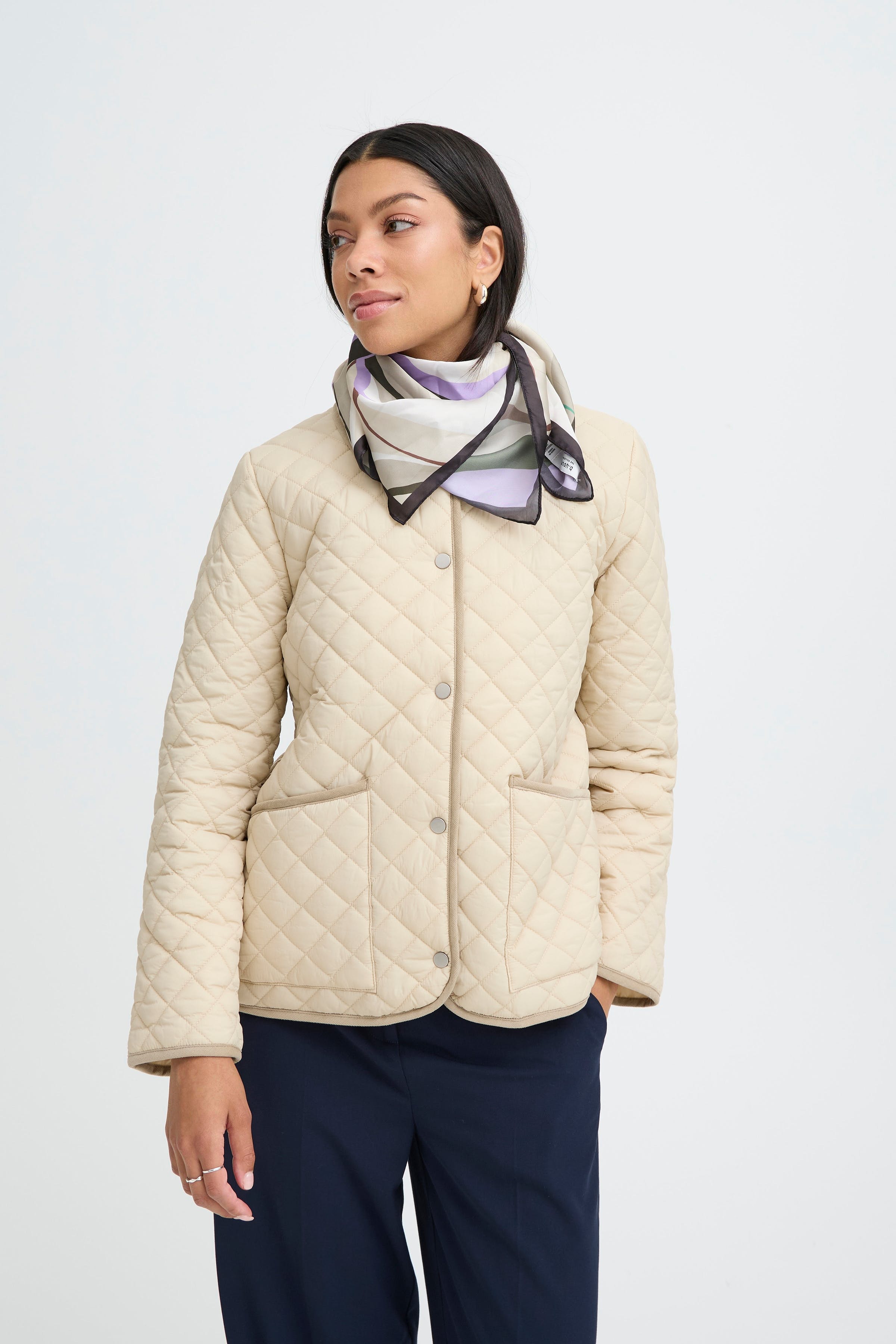 BYVISTE Skjerf LOOKBOOK FRONT 20818569-900003937