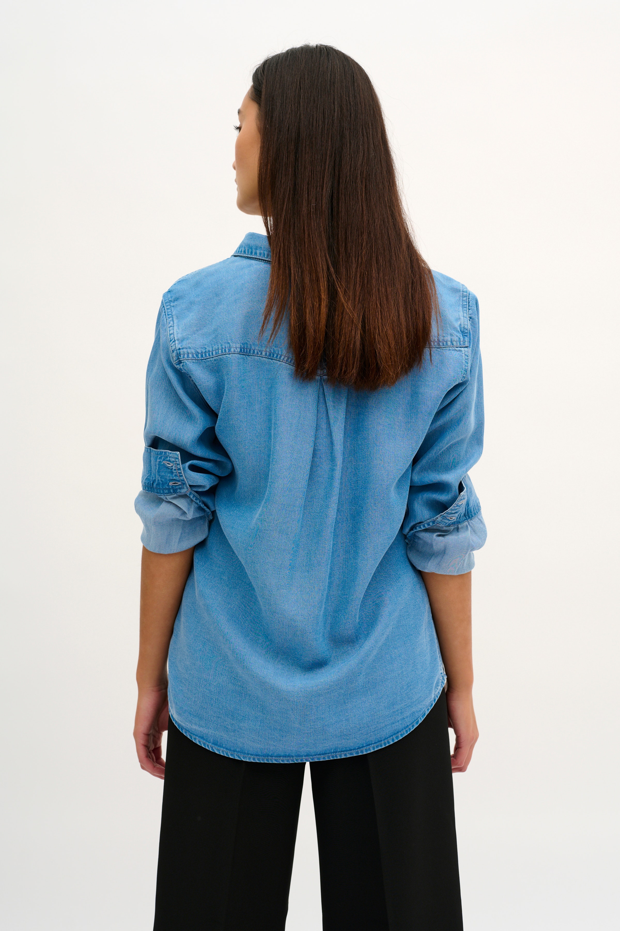 15 THE DENIM SHIRT LOOKBOOK BACK 10703595-100047