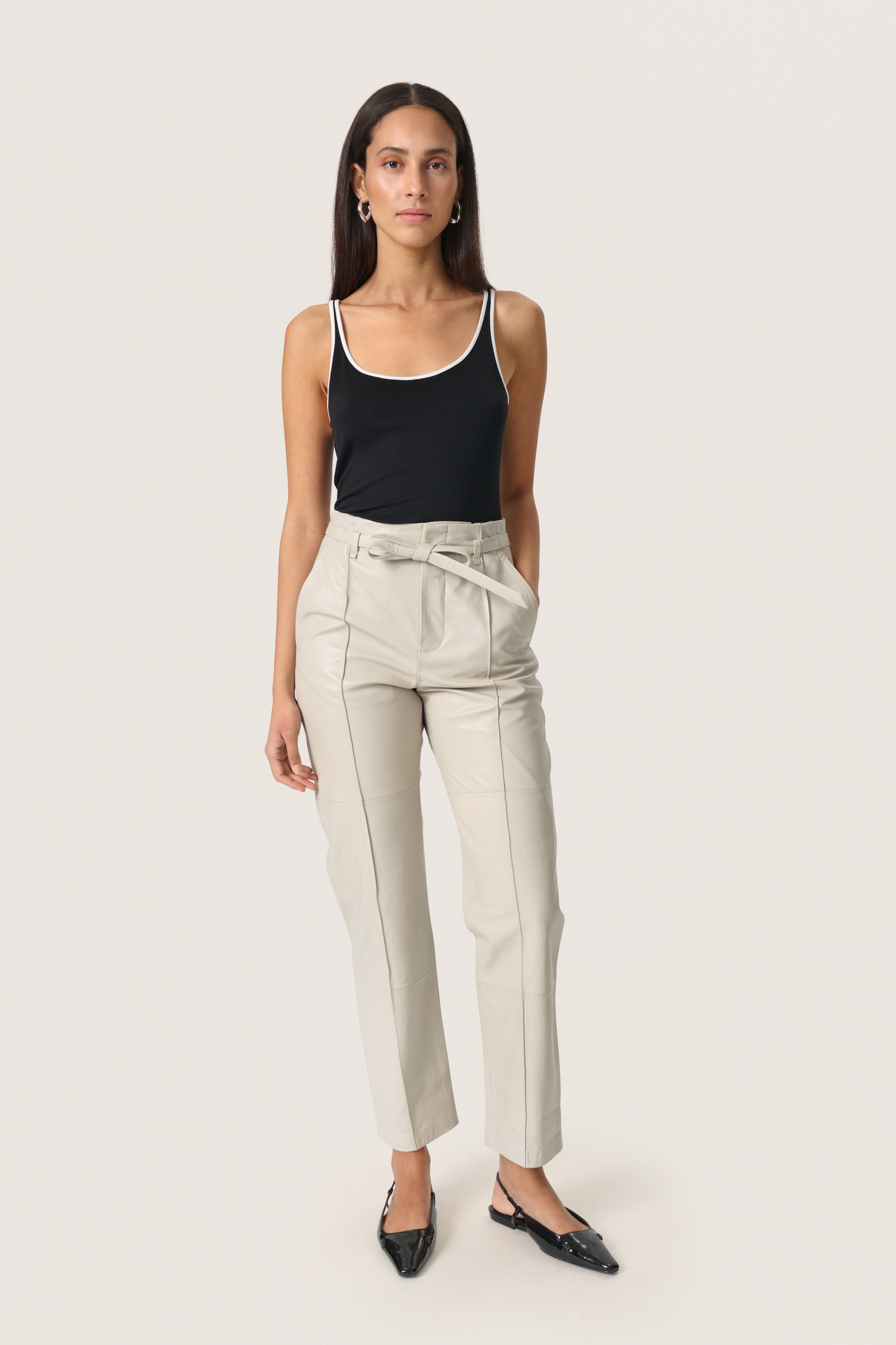 SLAyonna Trousers LOOKBOOK FRONT 30408061-130404