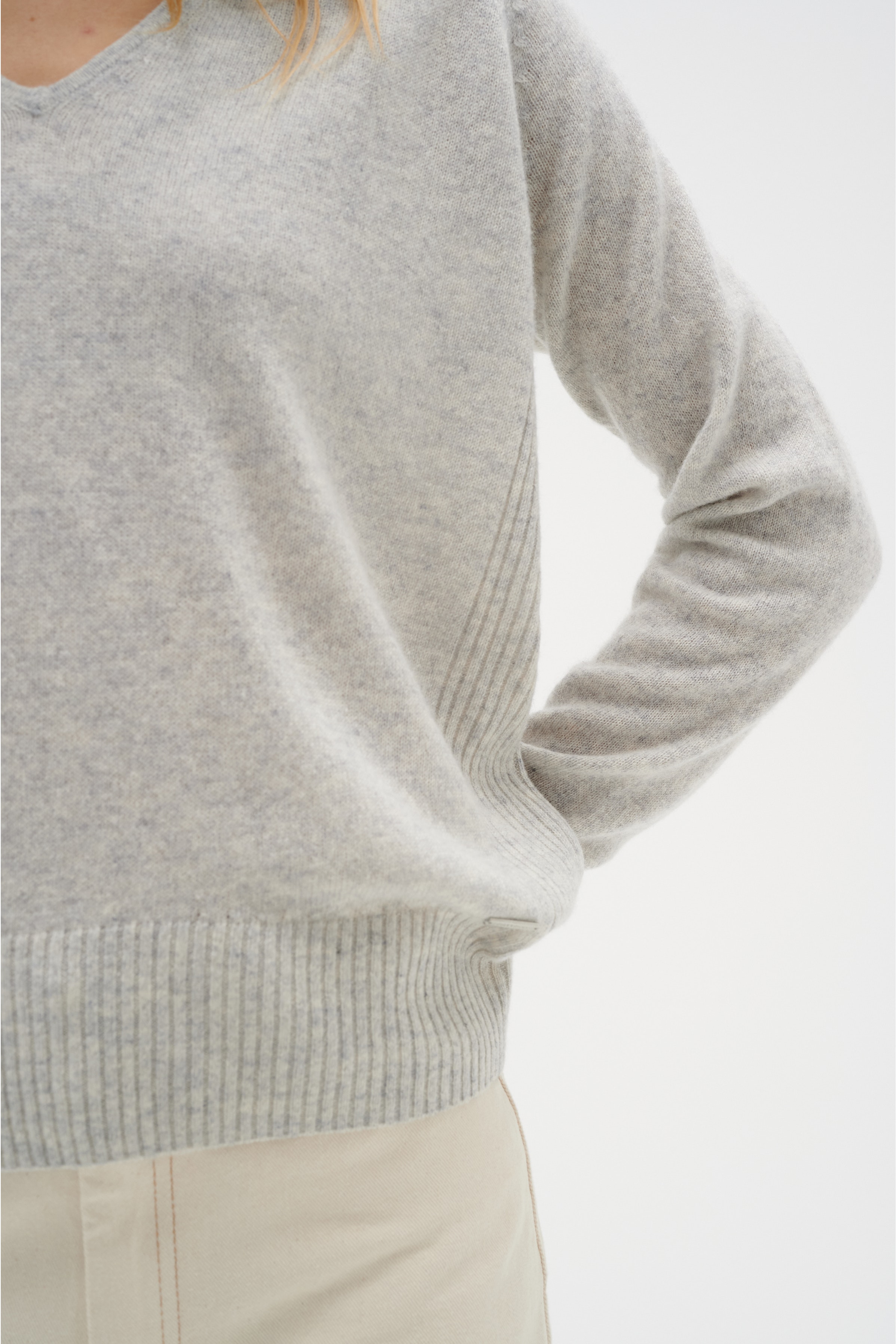 Lukka V-neck Kasjmier Pullover LOOKBOOK DETAIL 30104240-10045