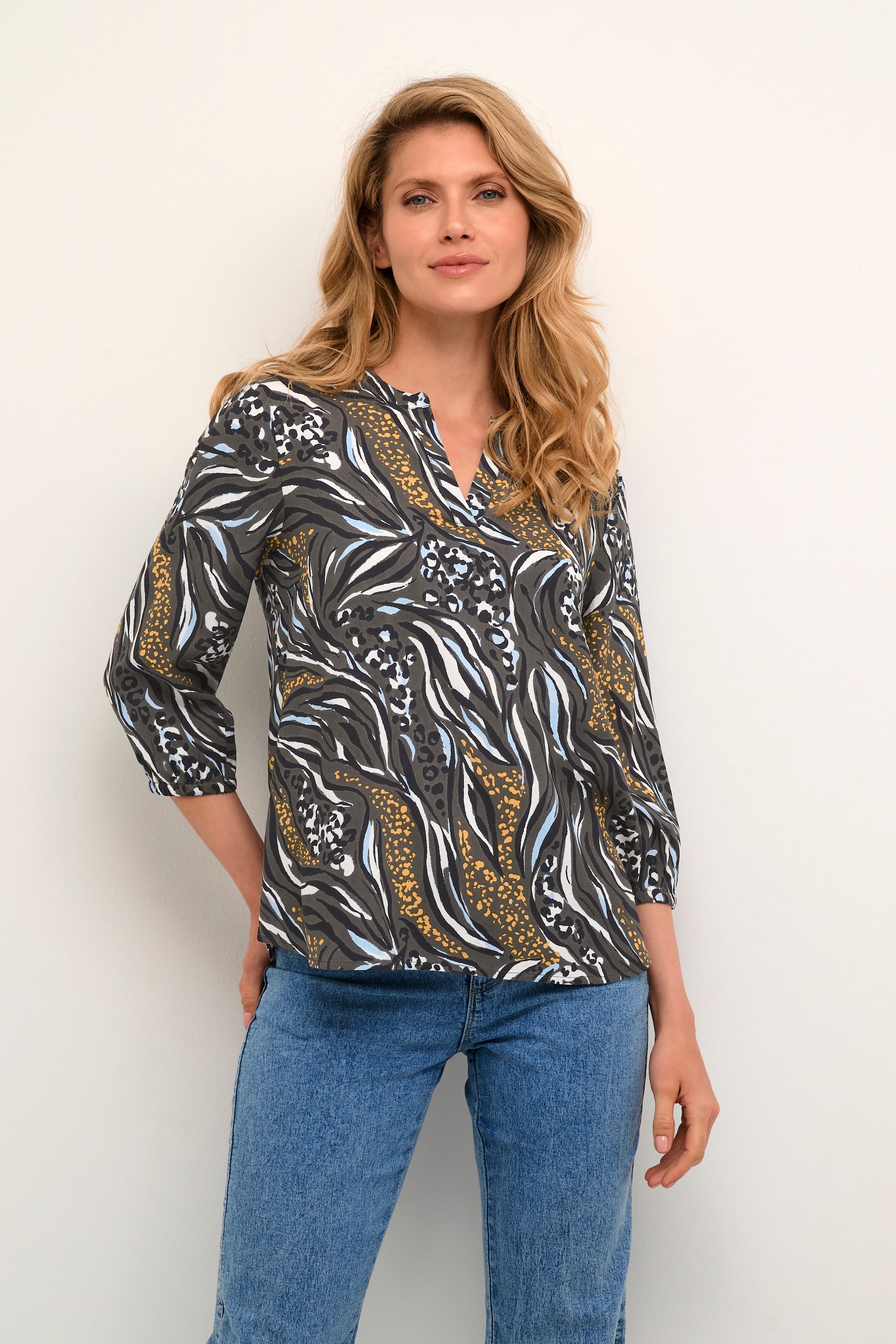 BPpolina Bluse LOOKBOOK FRONT 10590522-104978B