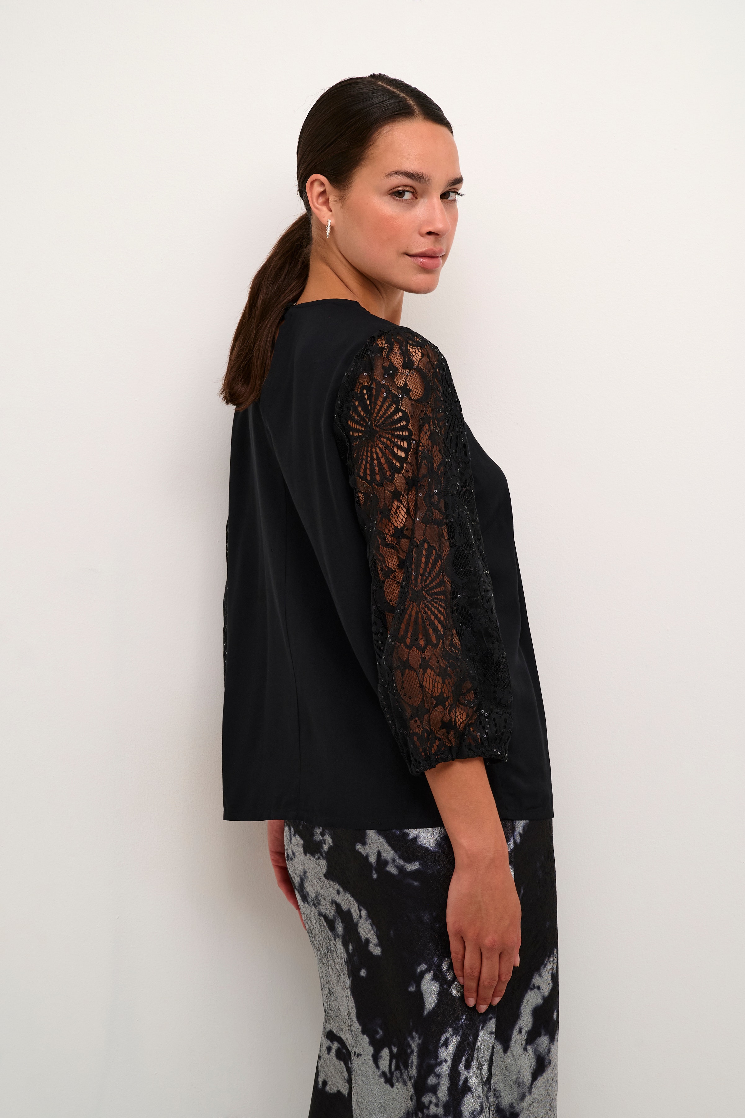 KAemilia Lace blouse LOOKBOOK BACK 10509343-100121