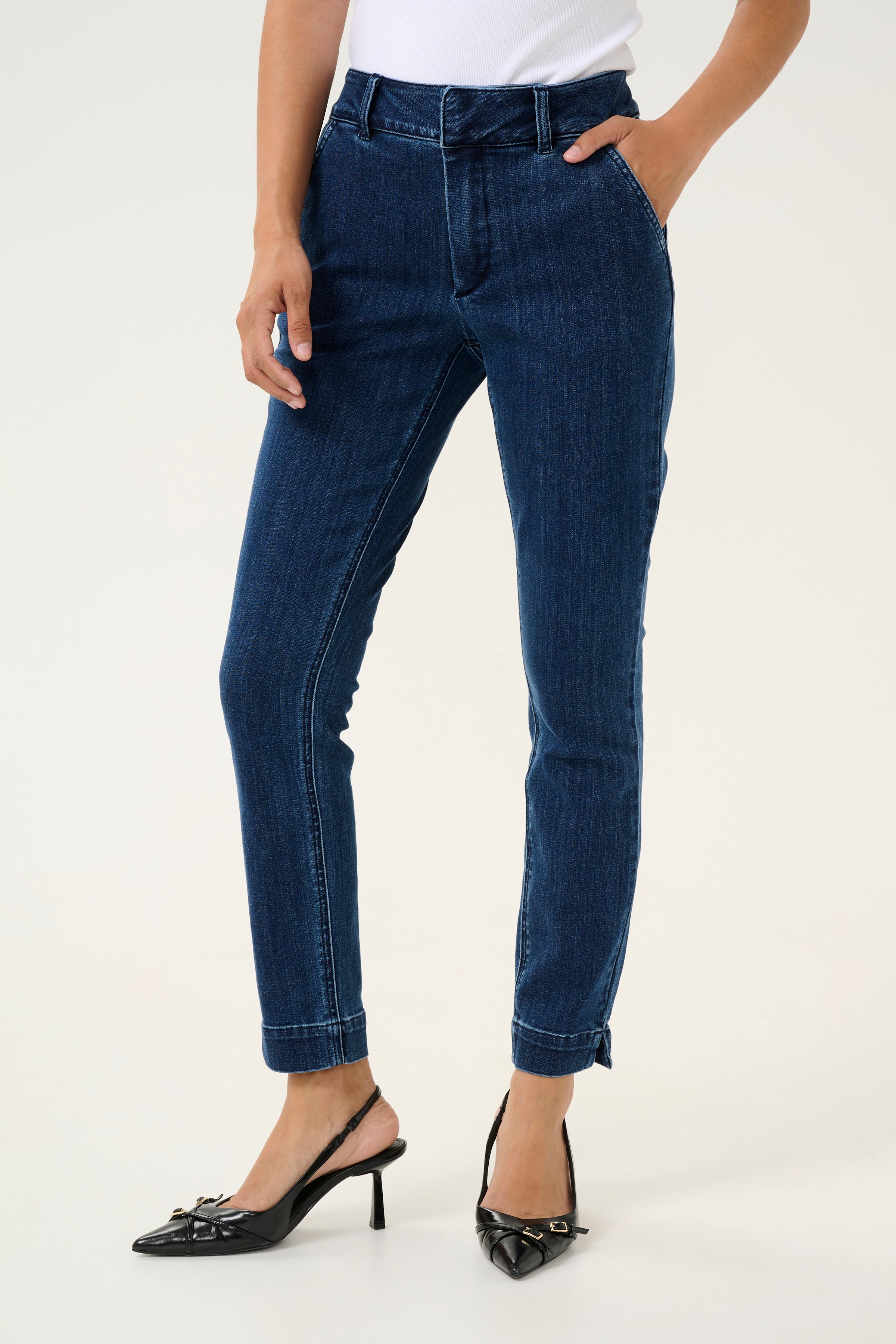 KAlea Slim Jeans LOOKBOOK FRONT 10509347-100316