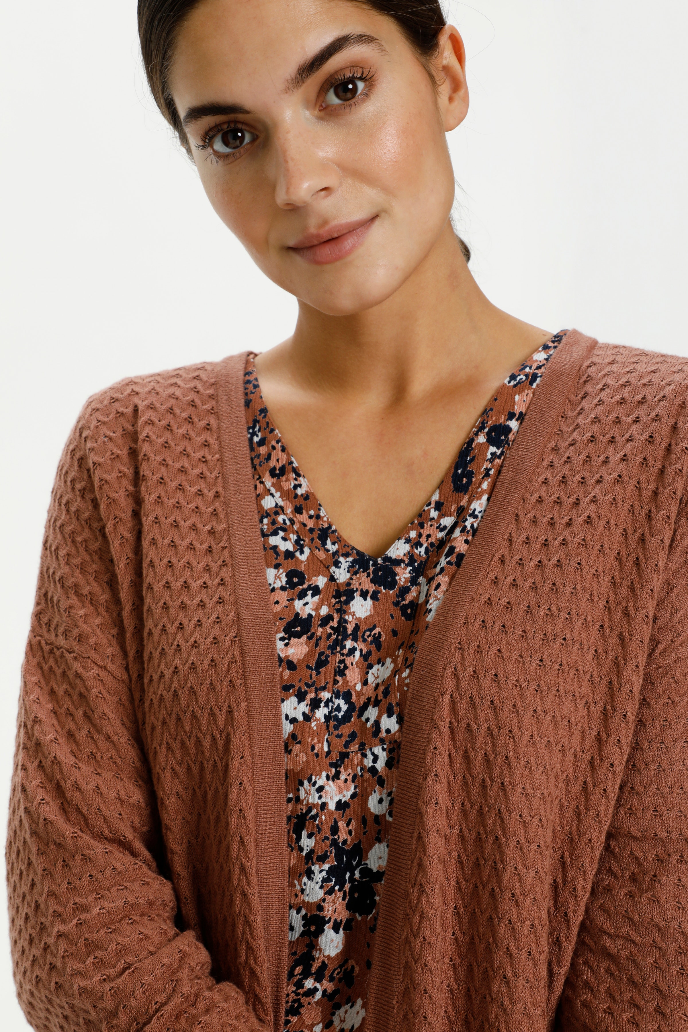 KAhella Stickad cardigan LOOKBOOK DETAIL 10505653-181235